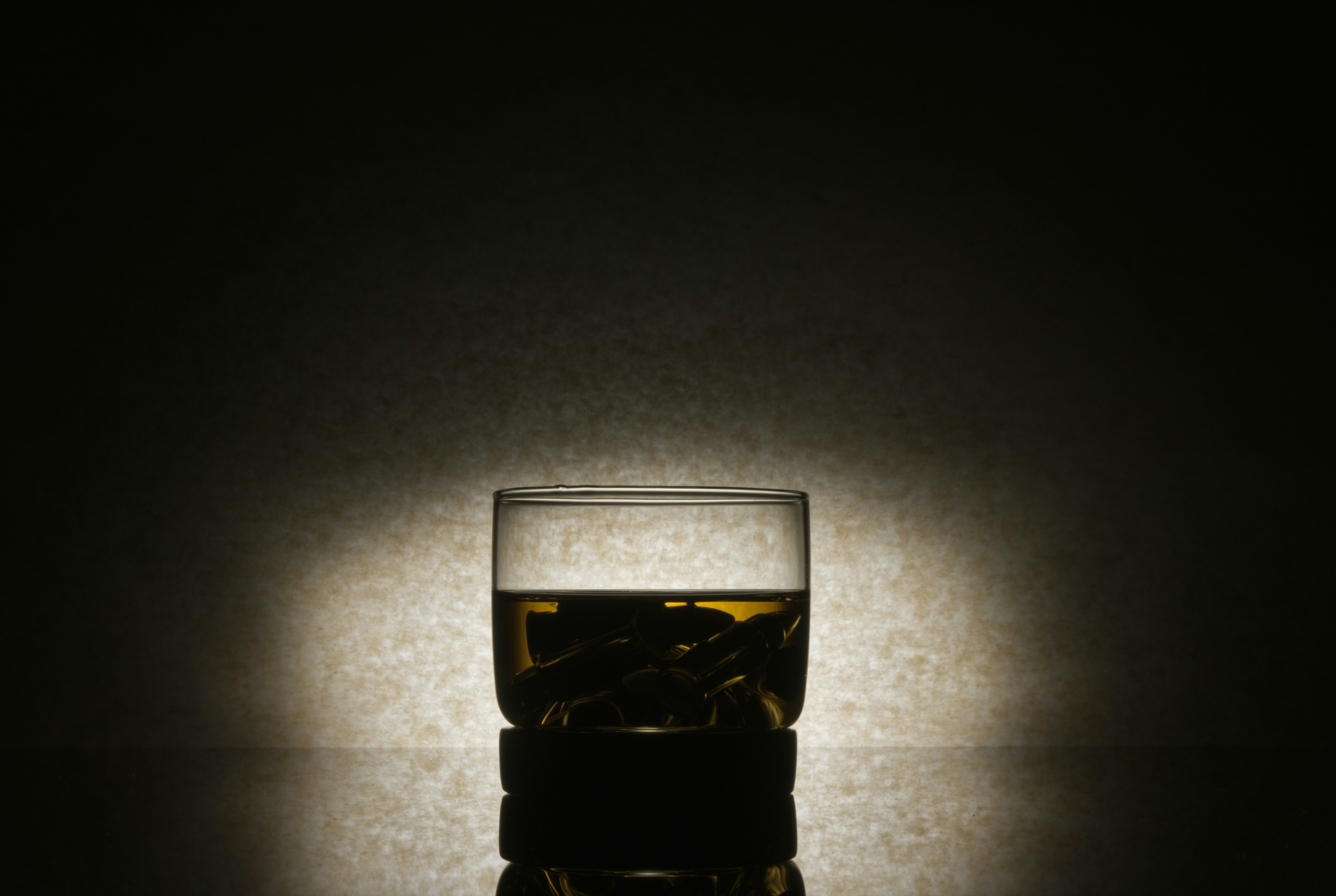 Ein Glas ist fabelhaft, zwei sind zu viel, und drei zu wenig.