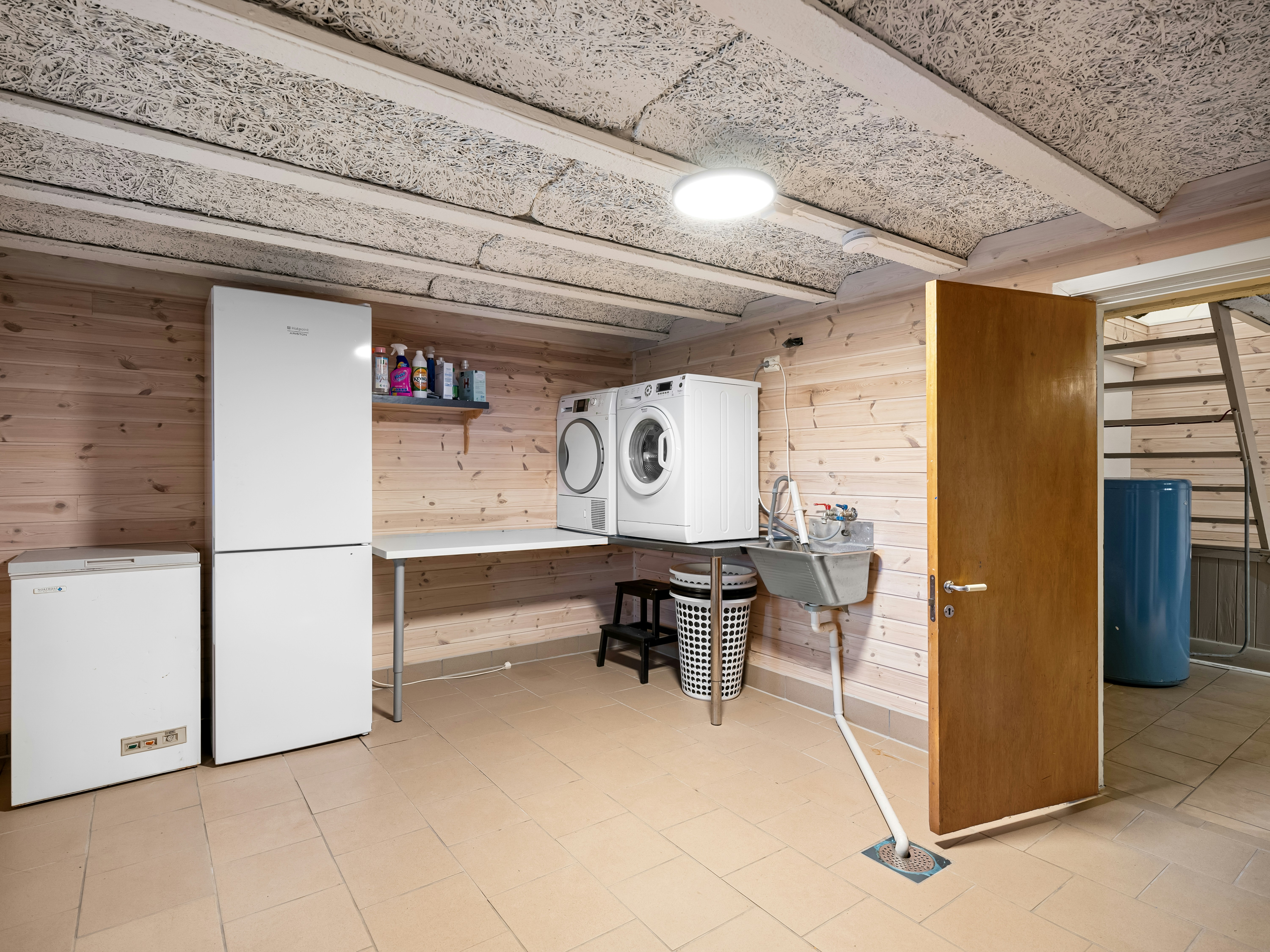 modern apartment lobby with pet washing station - pet friendly apartments in east garfield park chicago