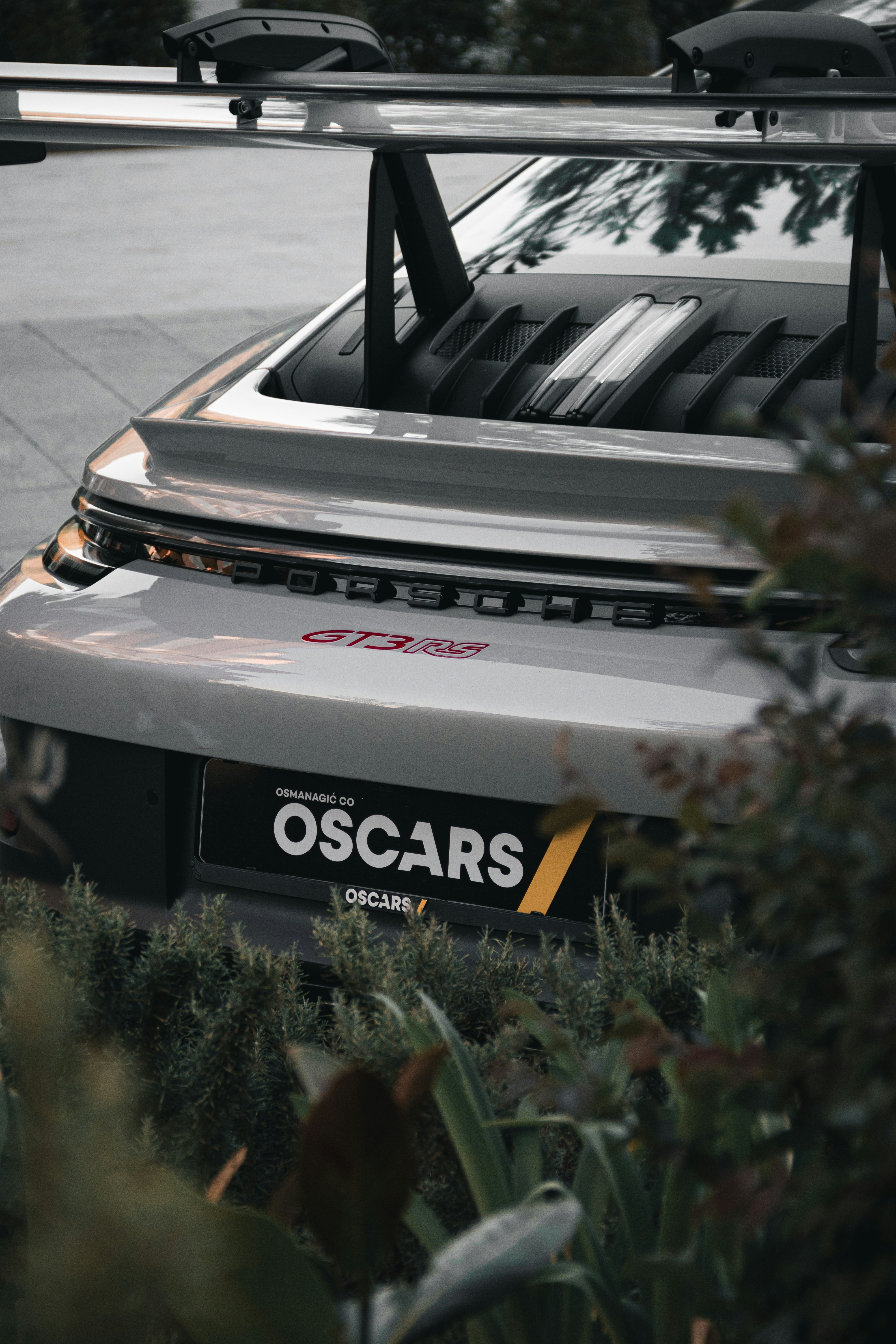 gray computer monitor