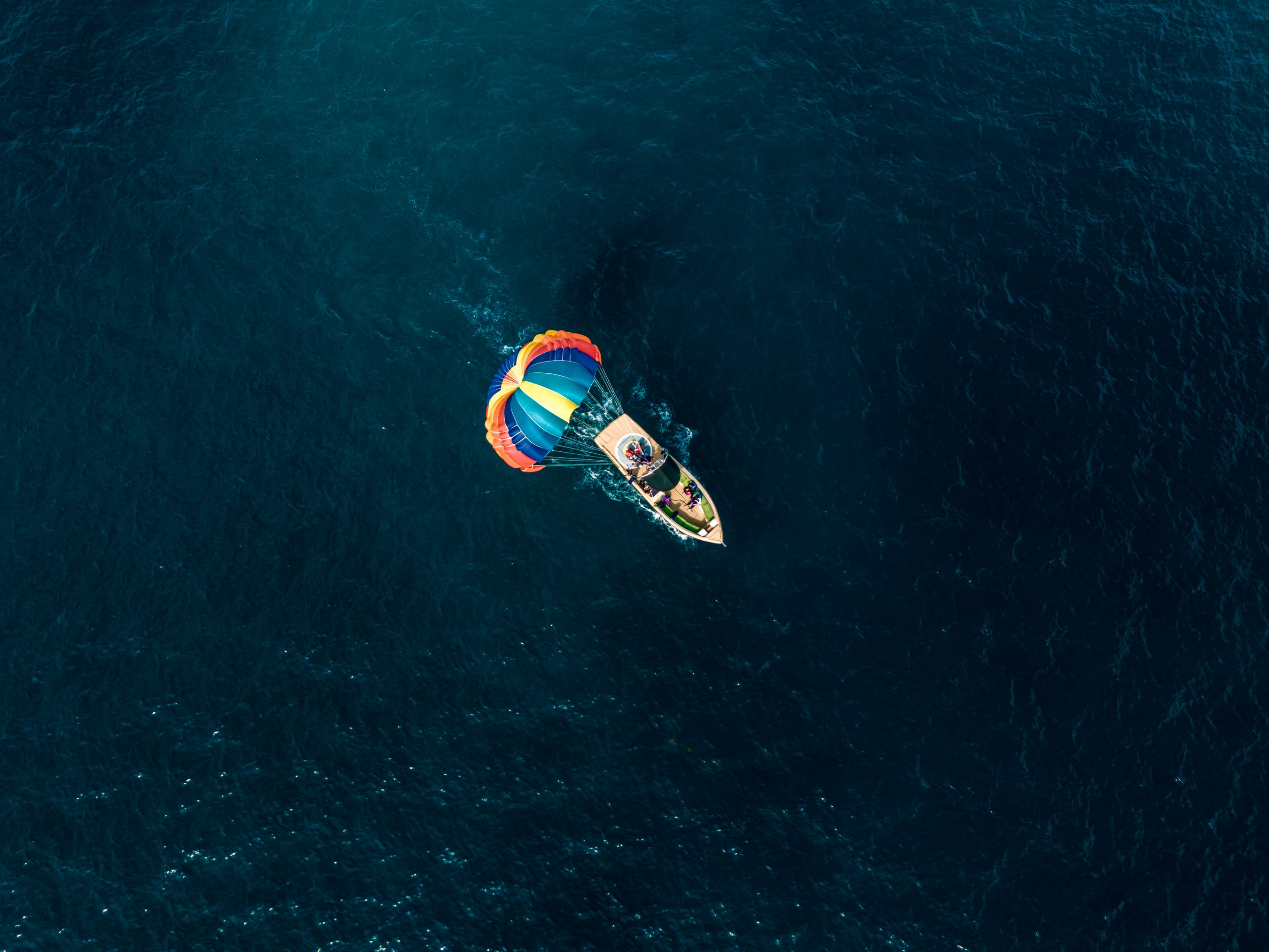 An aerial view of a boat in the middle of the ocean
