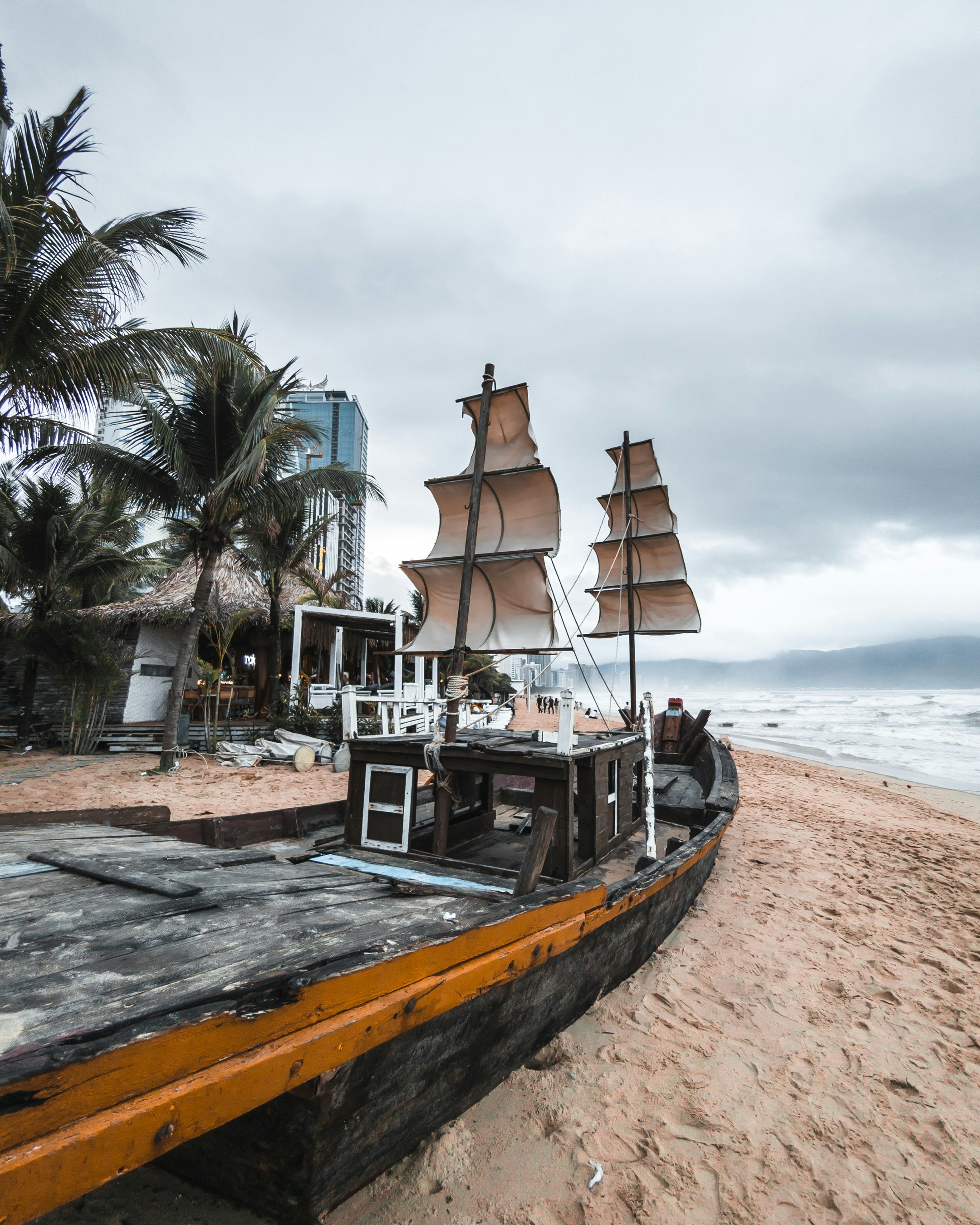 A boat sitting on top of a sandy beach