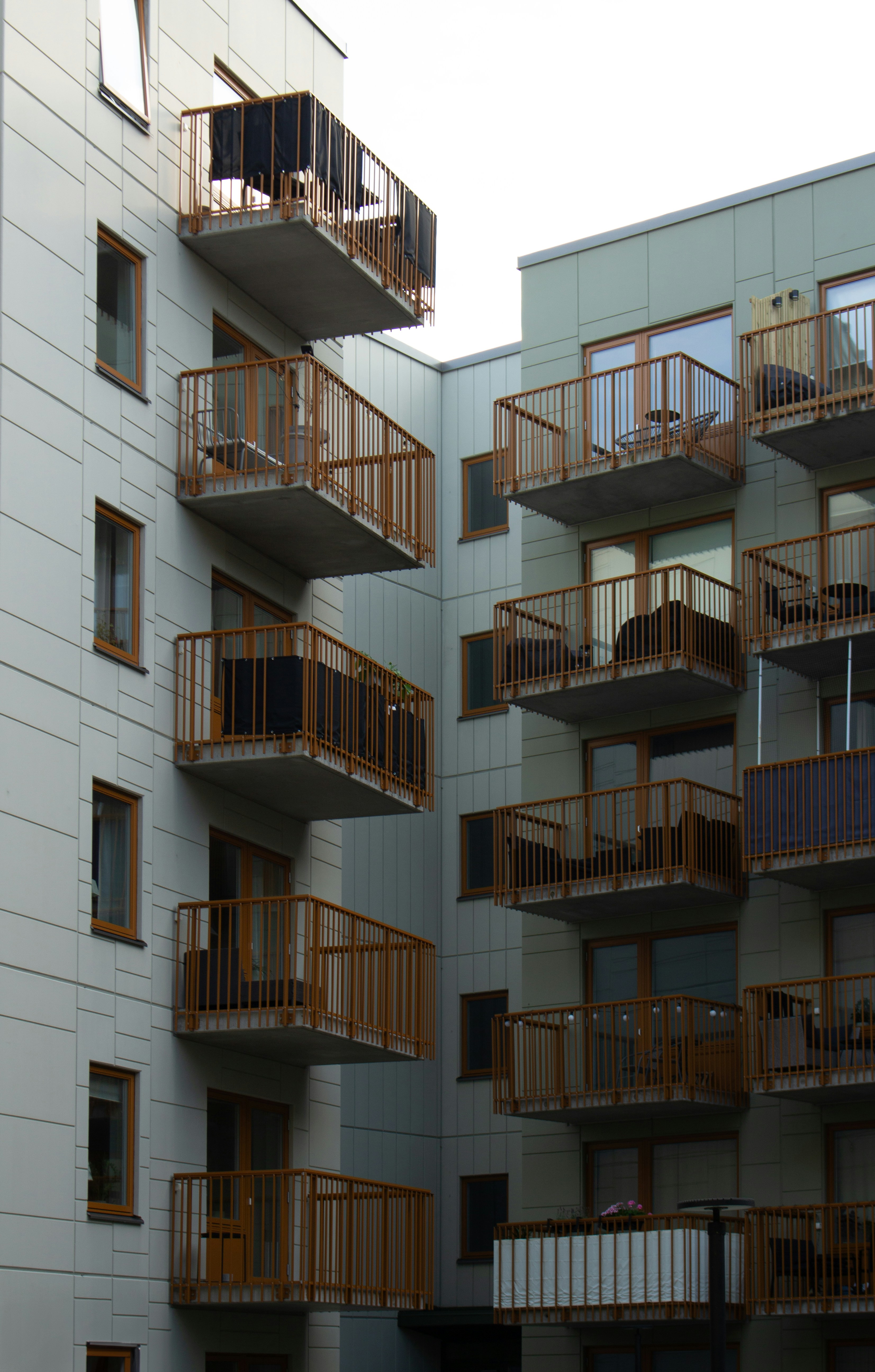 An apartment building with balconies and balconies on the balconies