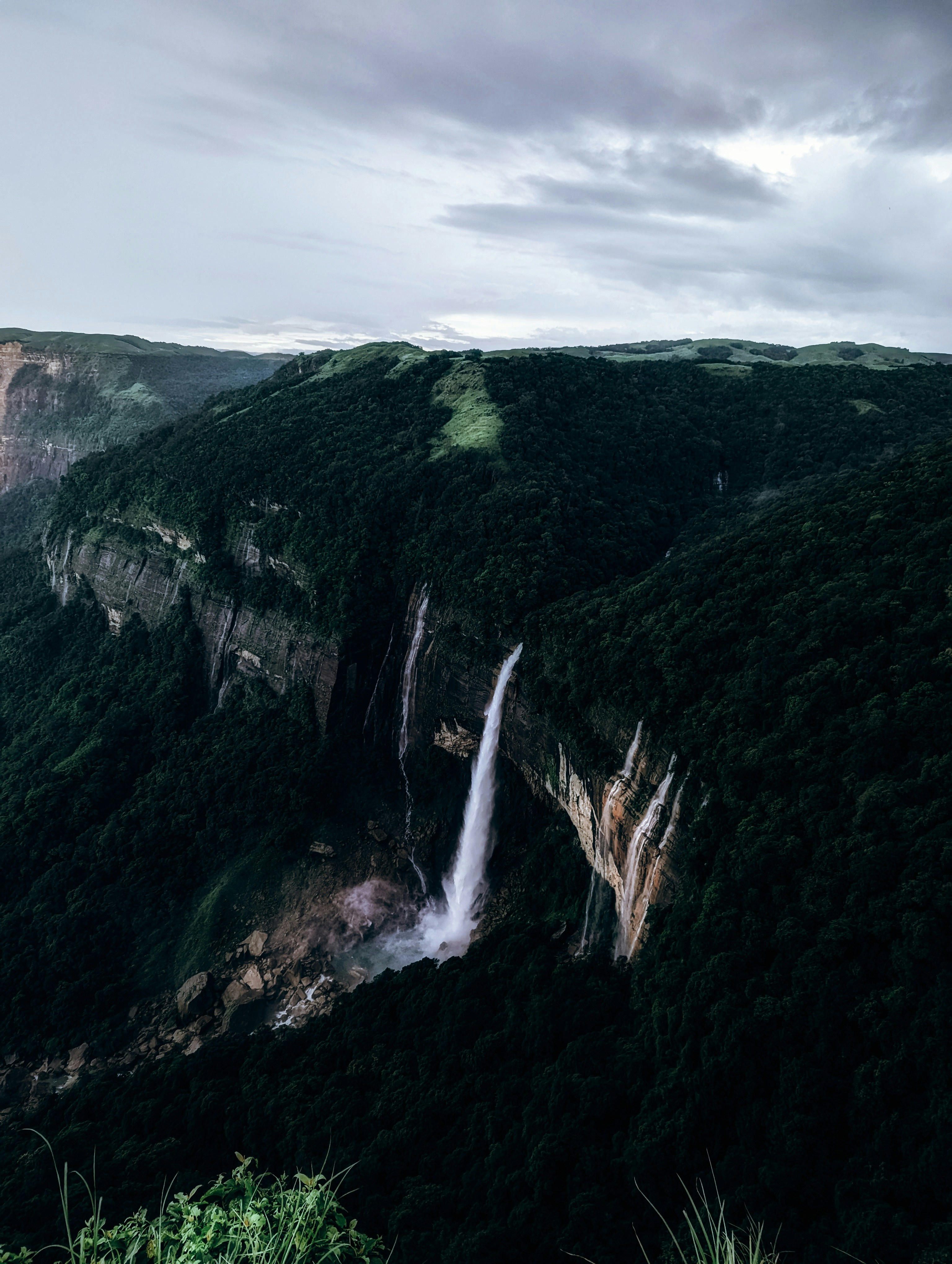 A view of a waterfall from a high point of view