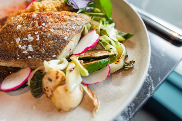 Gegrilde kabeljauw met doperwtenpuree — receptfoto