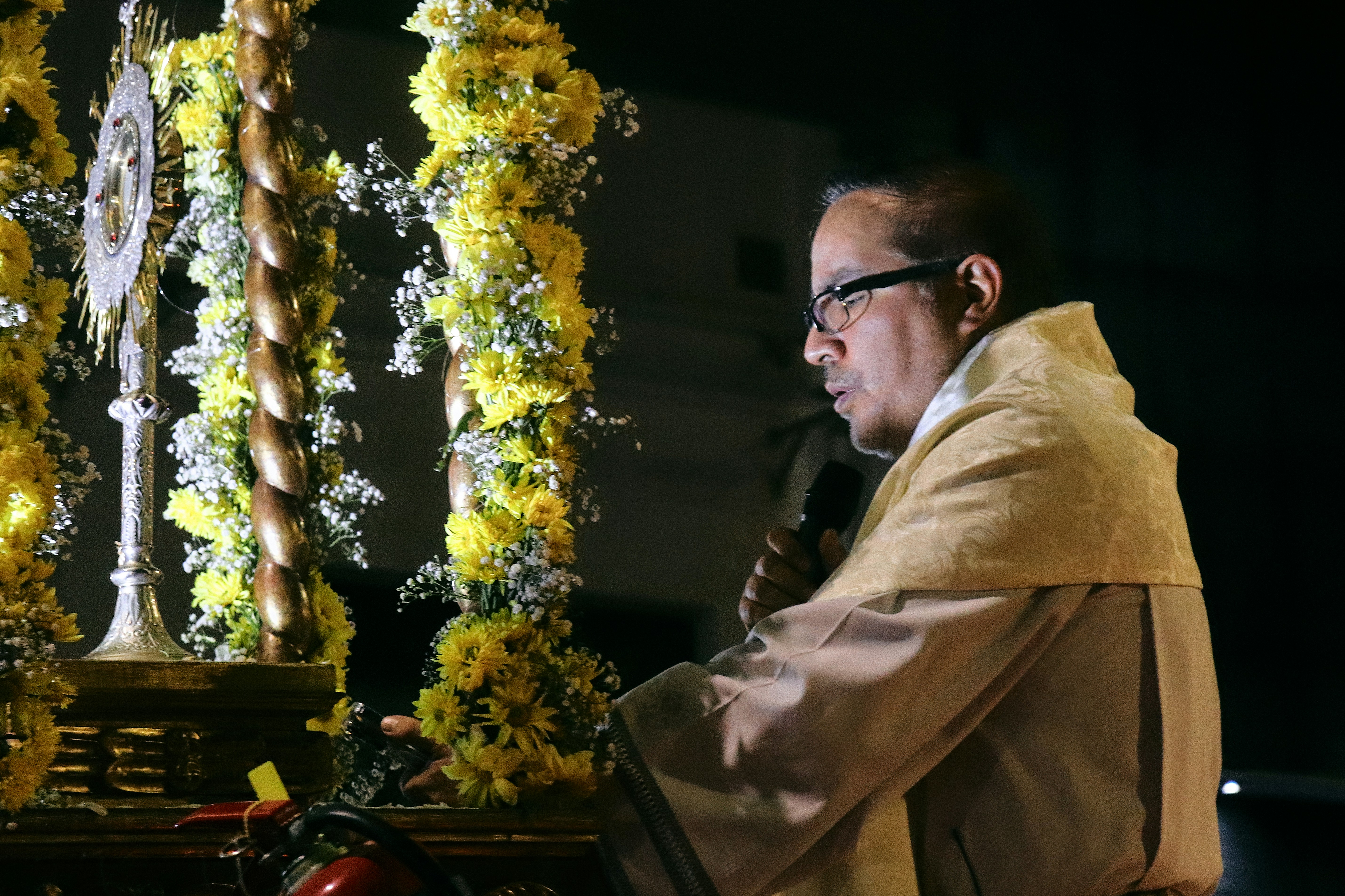 Best Wishes for Priest: Heartfelt Blessings & Prayers