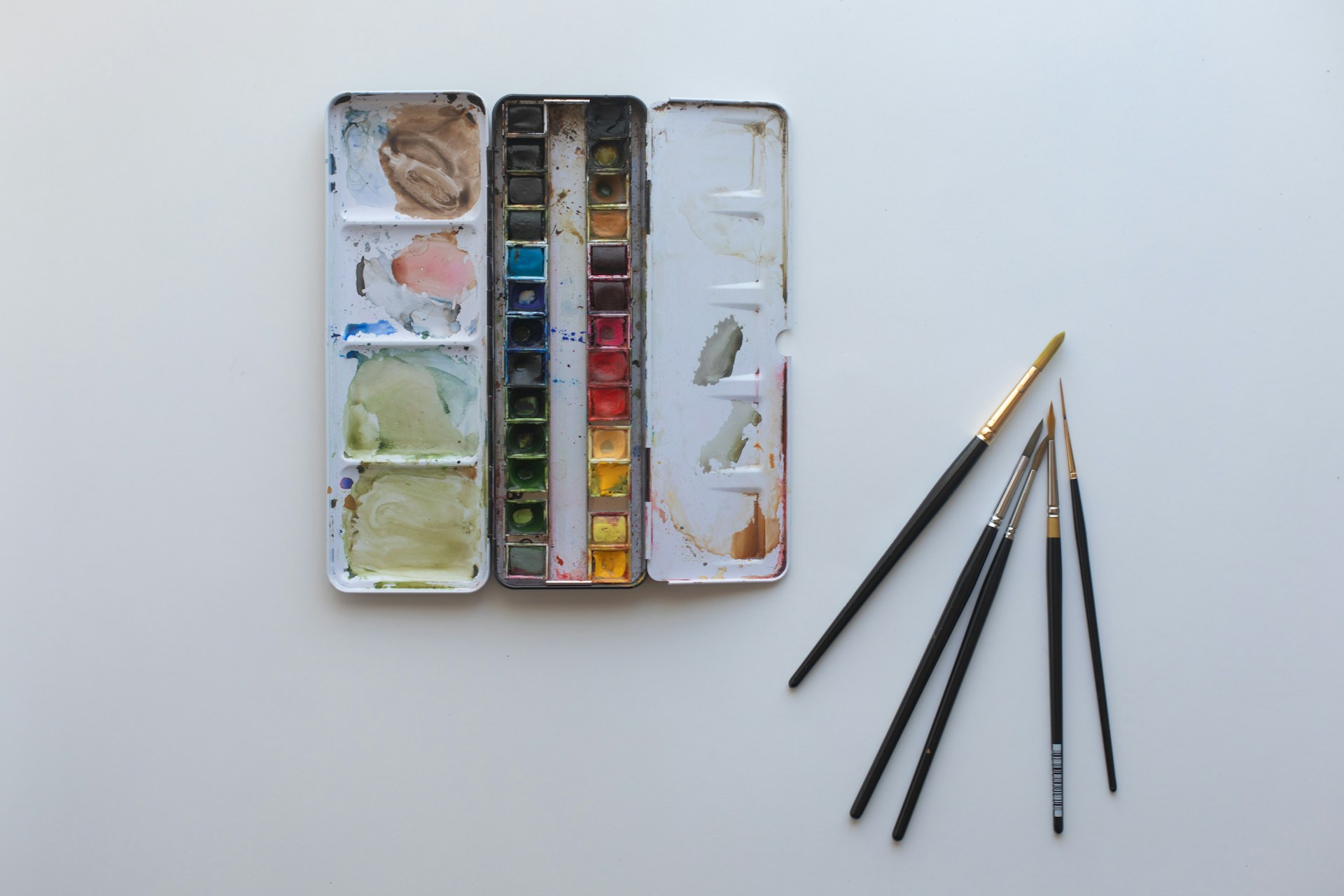 A box of watercolors and a set of brushes