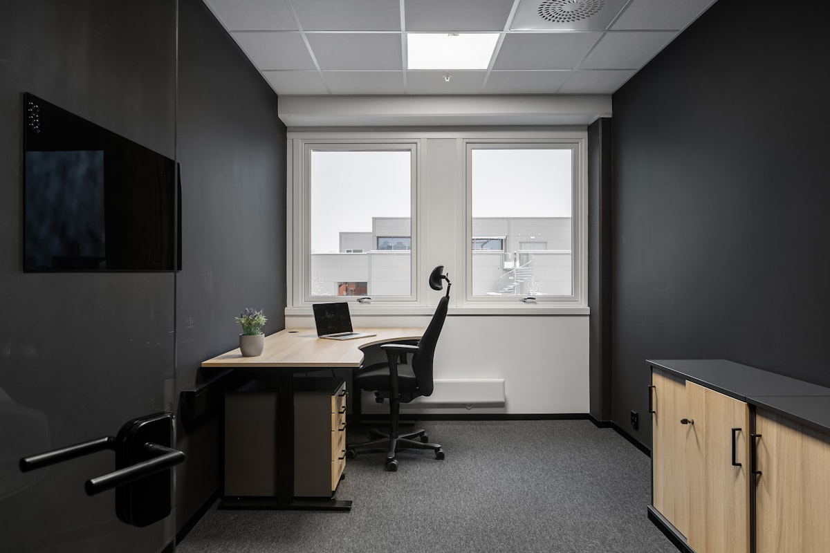 Unlimited PTO vs. Accrued PTO: The Real Difference (And Which One Your Team Will Actually Use)