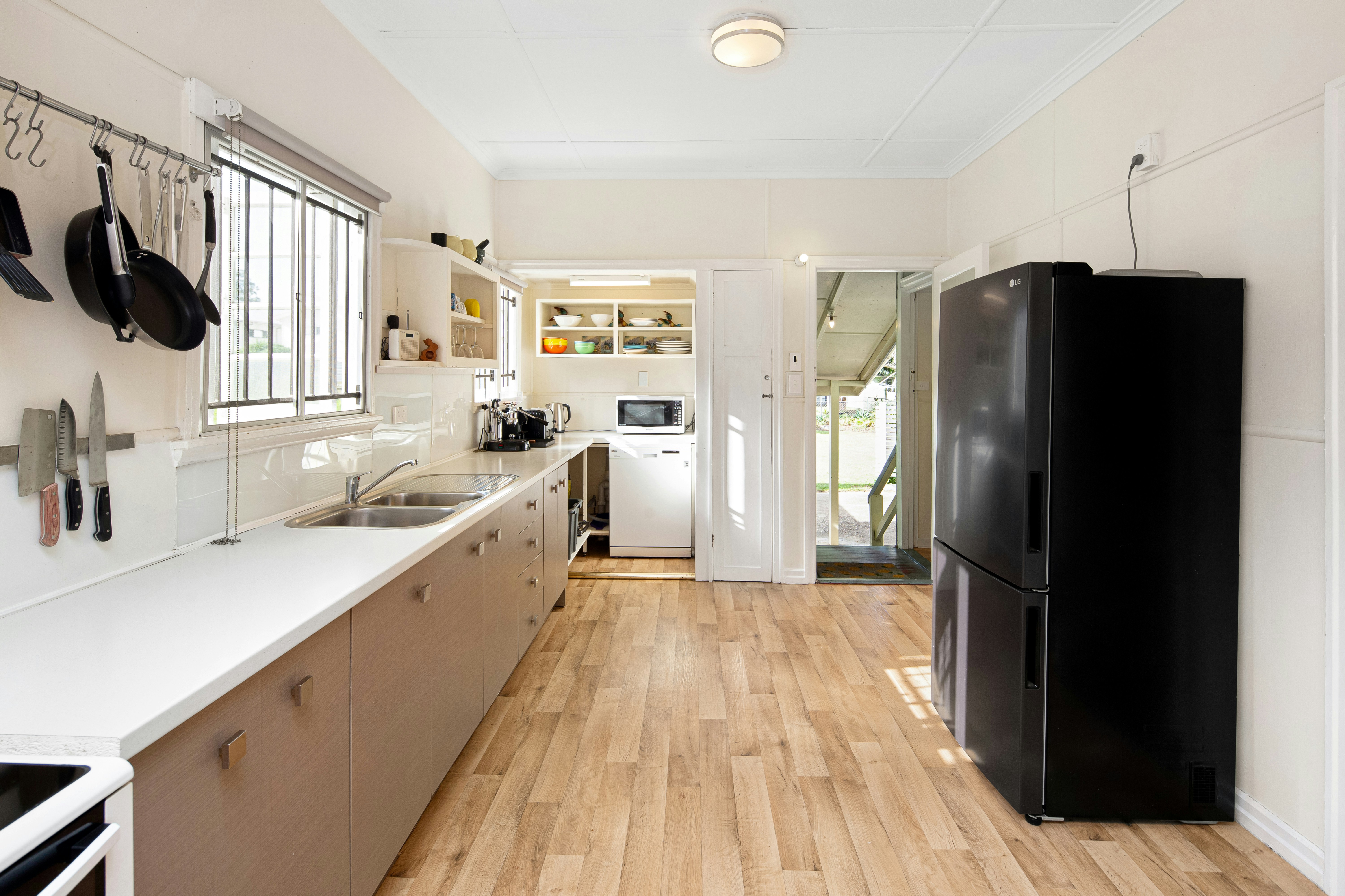Top Mistakes Brisbane Homeowners Make During Kitchen & Bathroom Renos