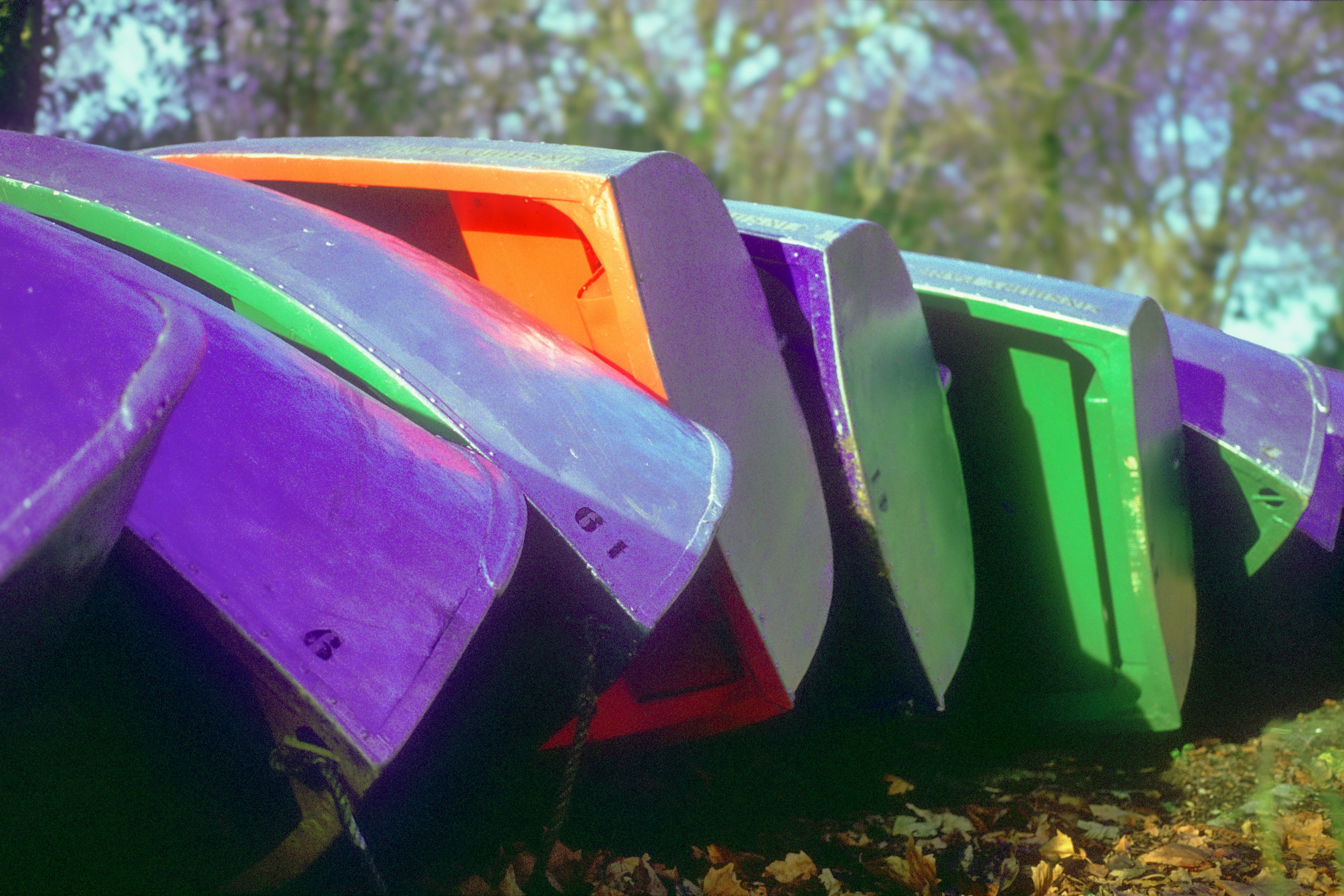 A row of colorful boats sitting next to each other