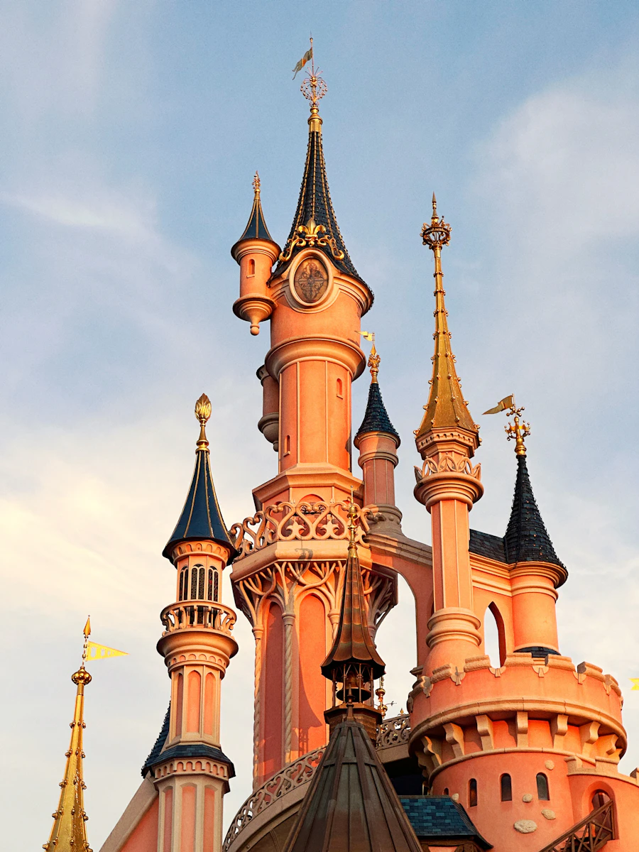 Schloss im Disneyland Park Paris – Archivaufnahme ohne die Dekoration der Halloween-Saison 2026
