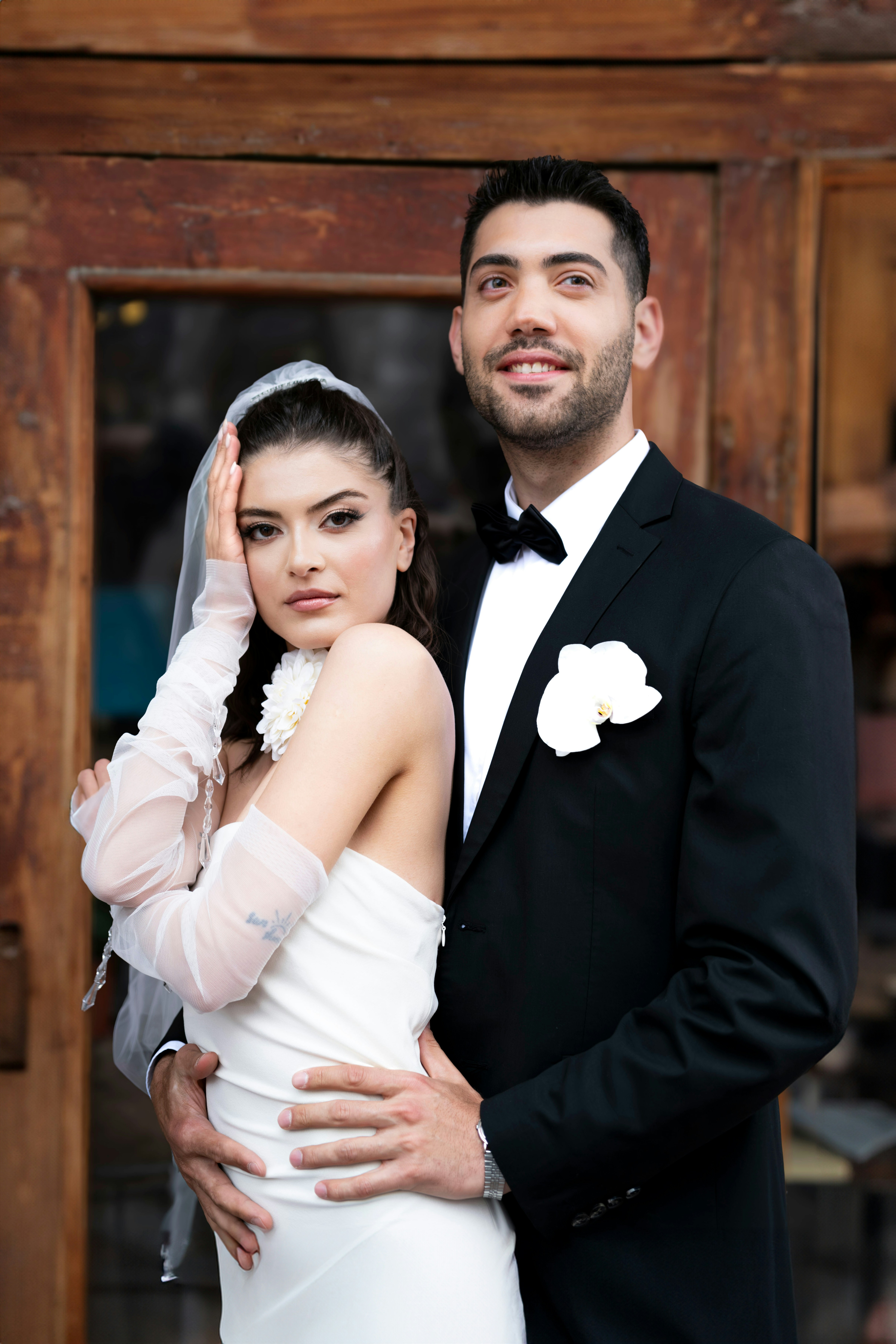A bride and groom posing for a picture photo – Free Bride and groom ...