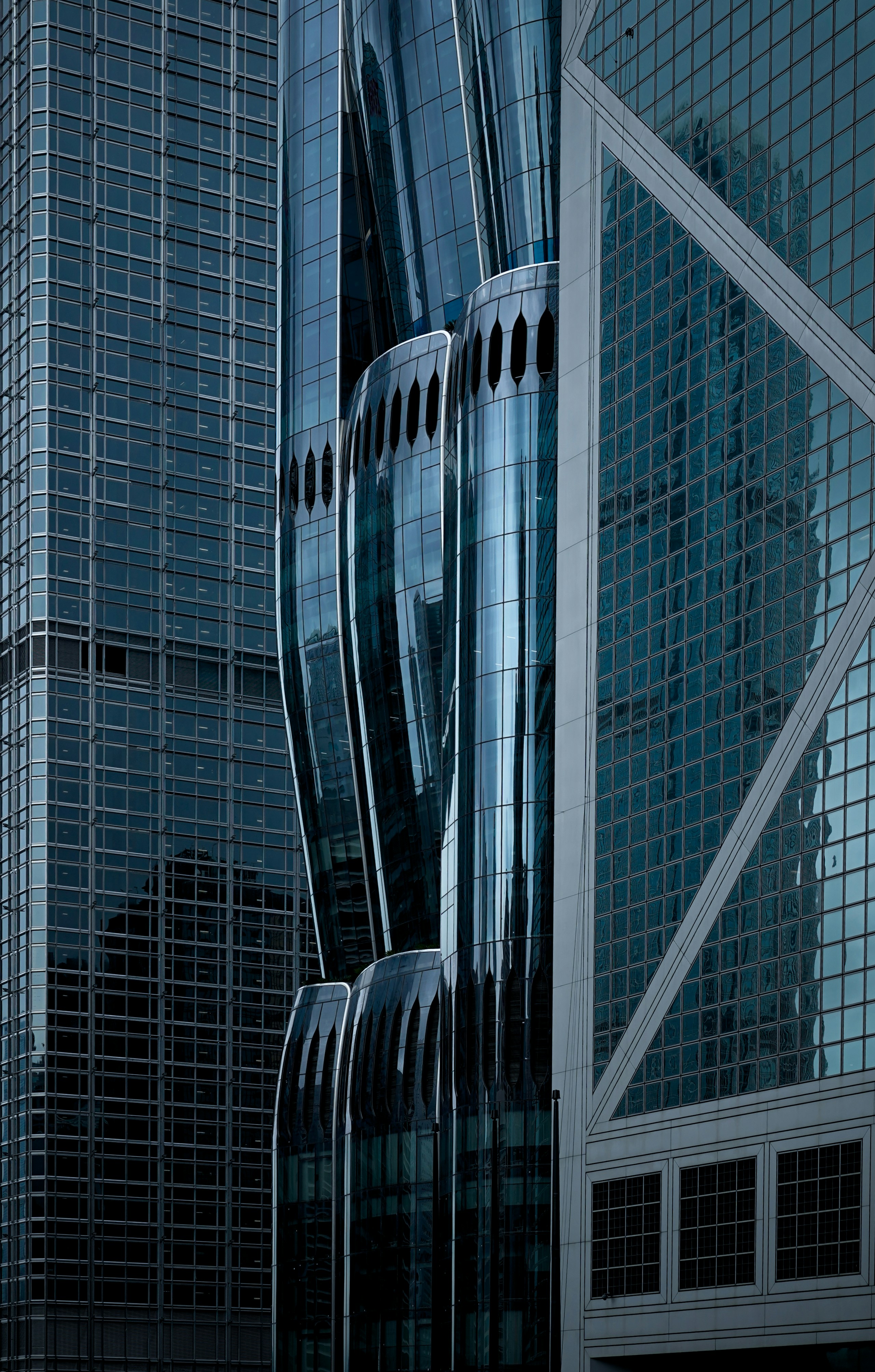 A very tall building with a lot of windows