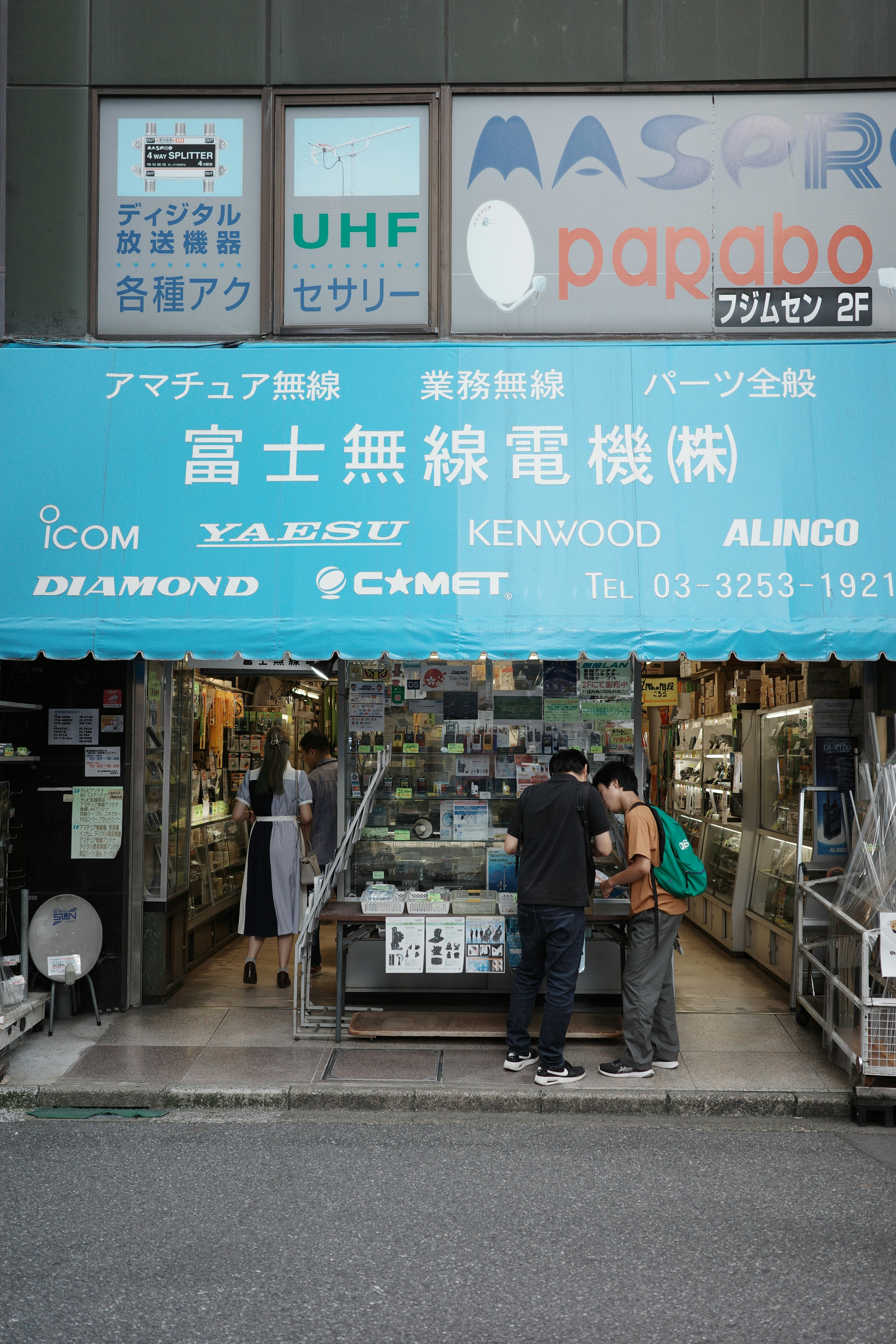 Weekend Micro‑Store Evolution: Advanced Playbook for Makers and Neighbourhood Sellers (2026)