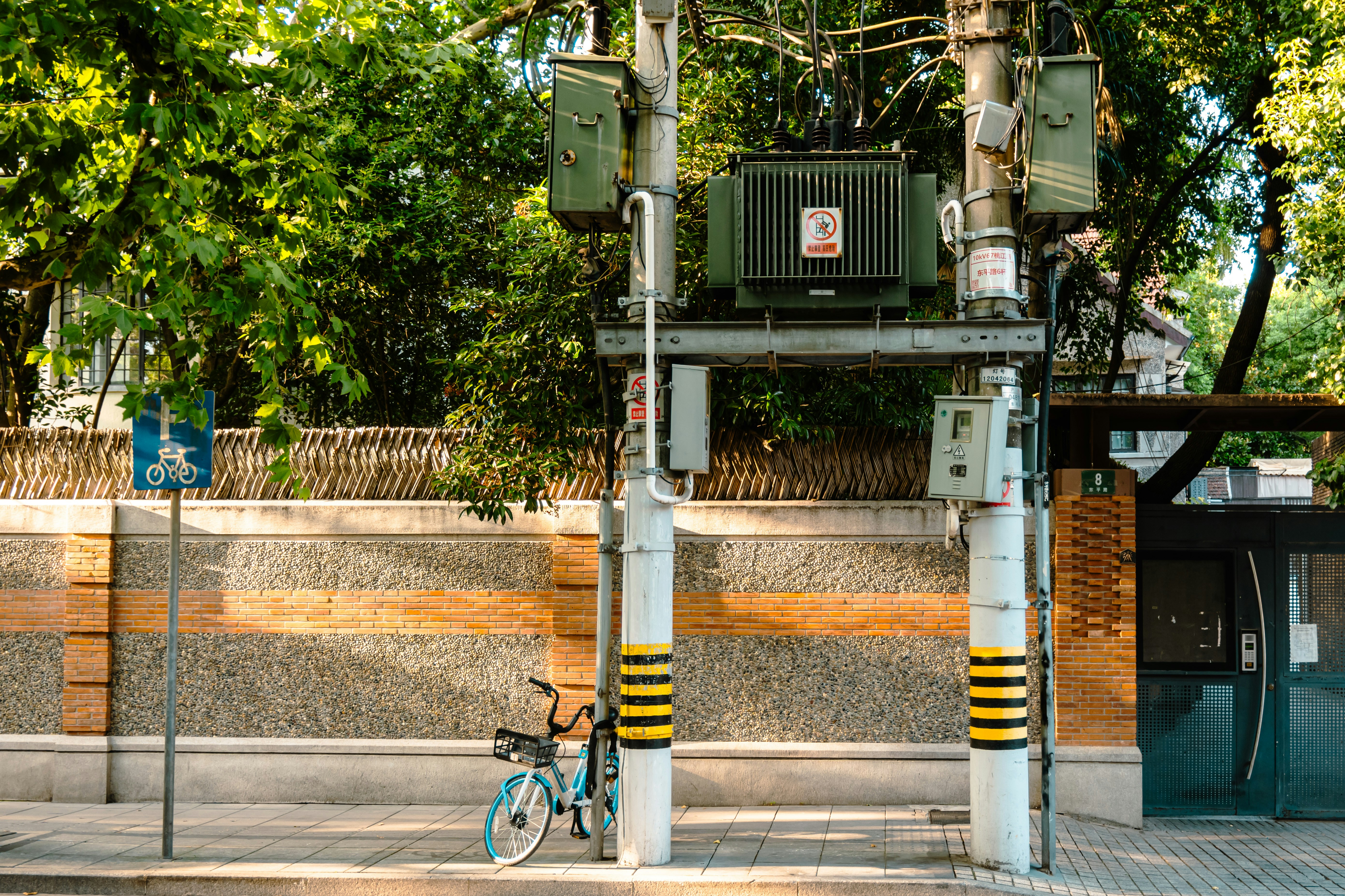 A bicycle parked next to a street light