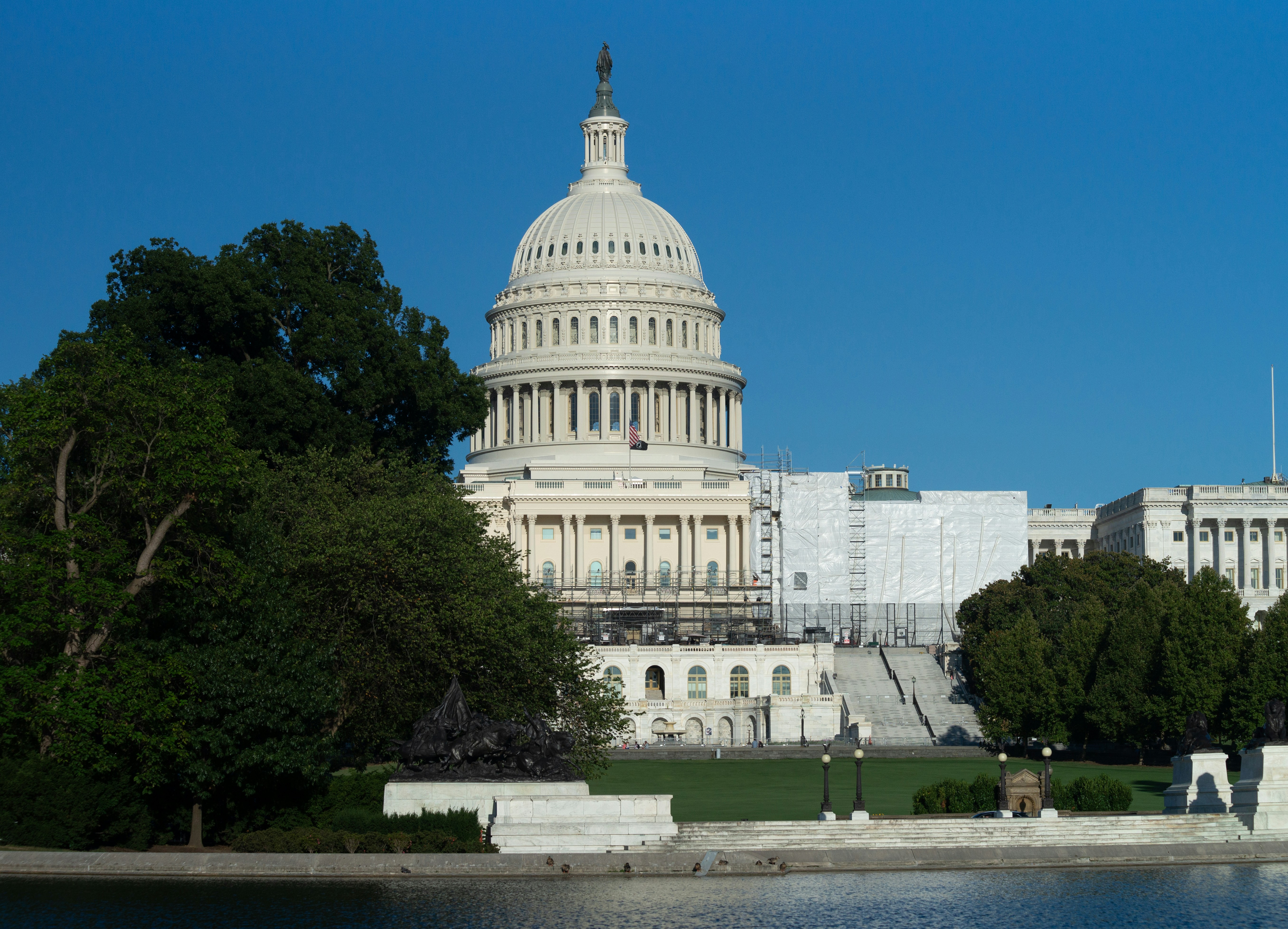U.S. Capitol building, representing the legislative process for federal pay raises - federal employee pay raise 2025