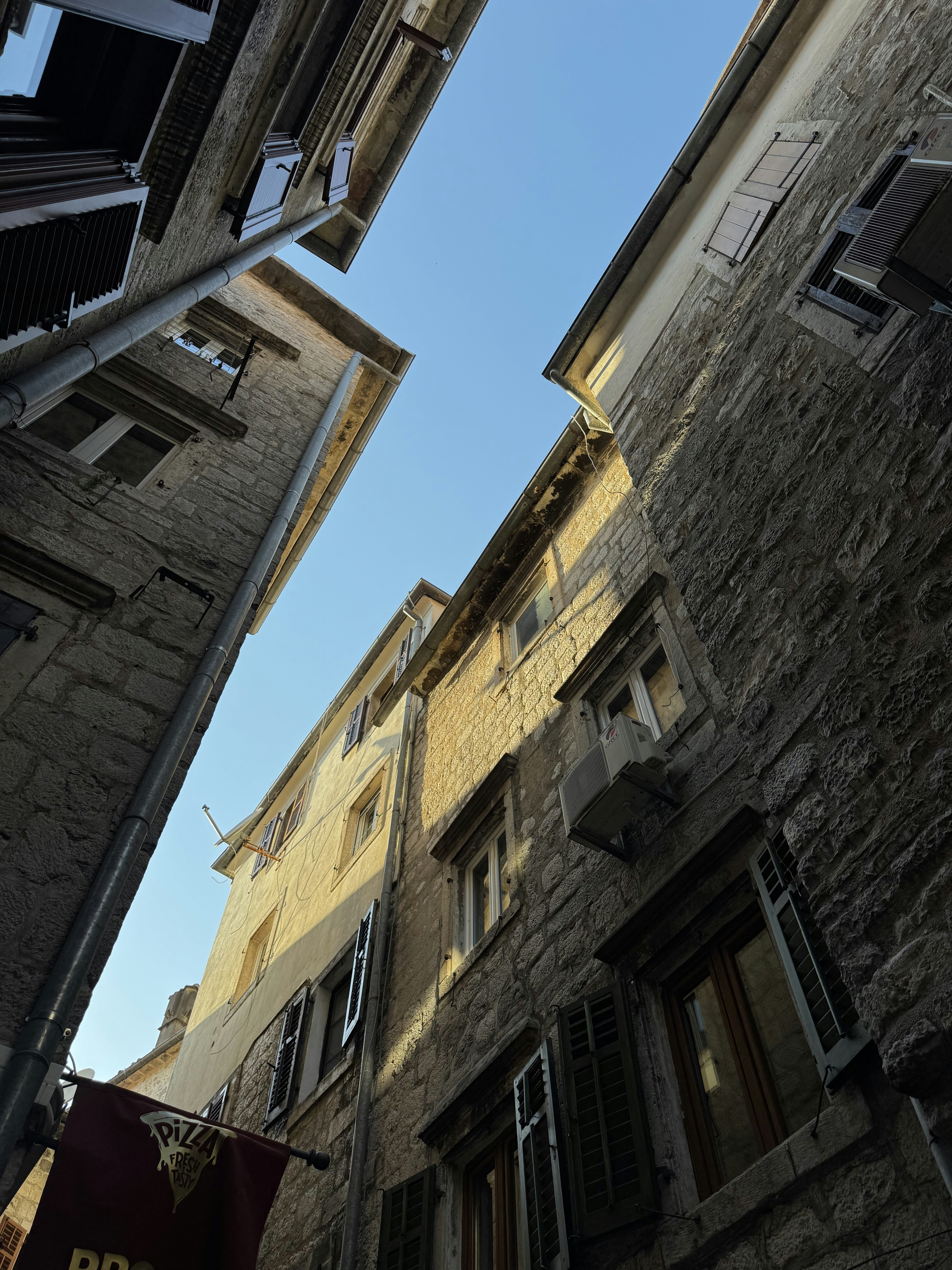 Photo by alexxingplus