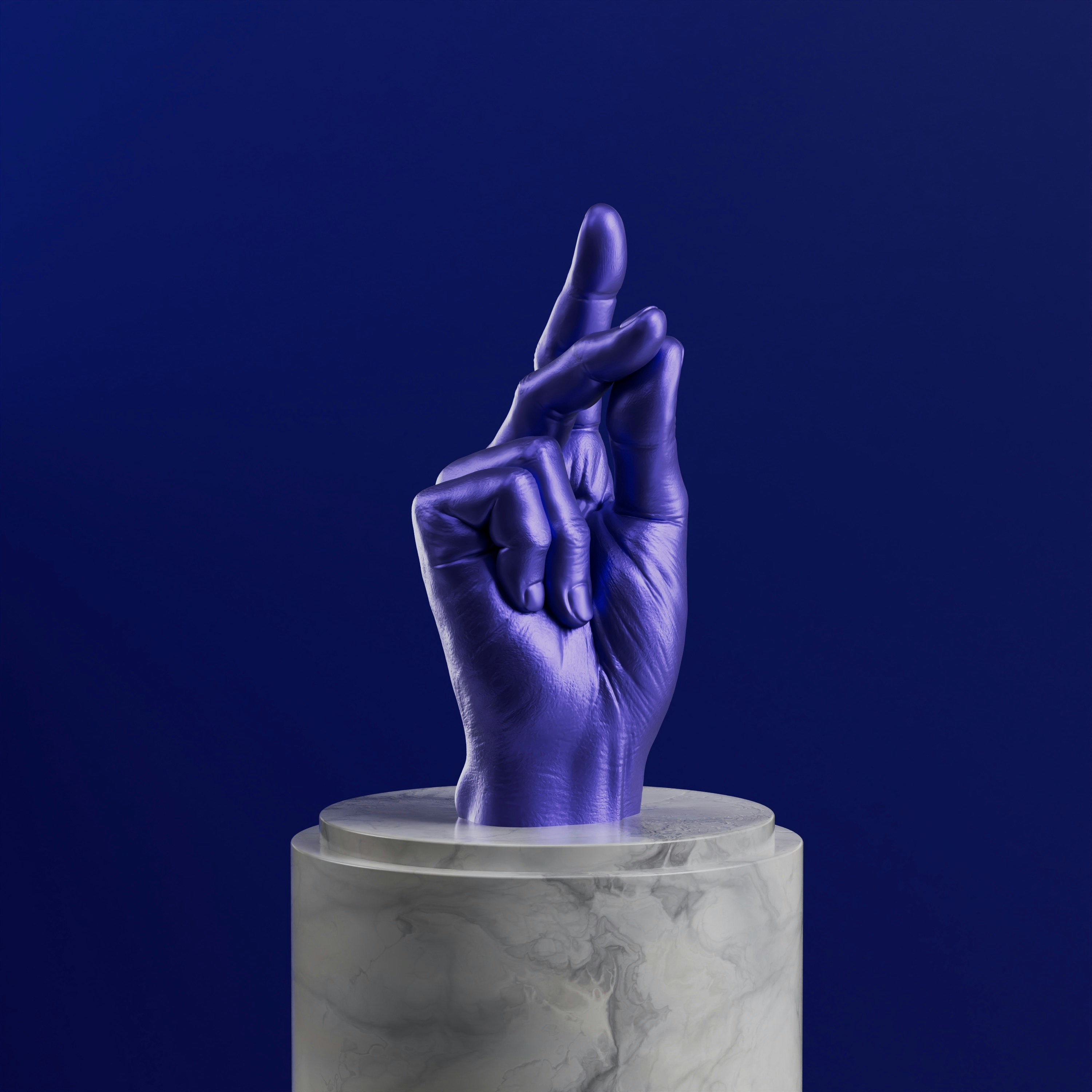 Eine lila Hand, die aus einem Marmorbehälter herausragt