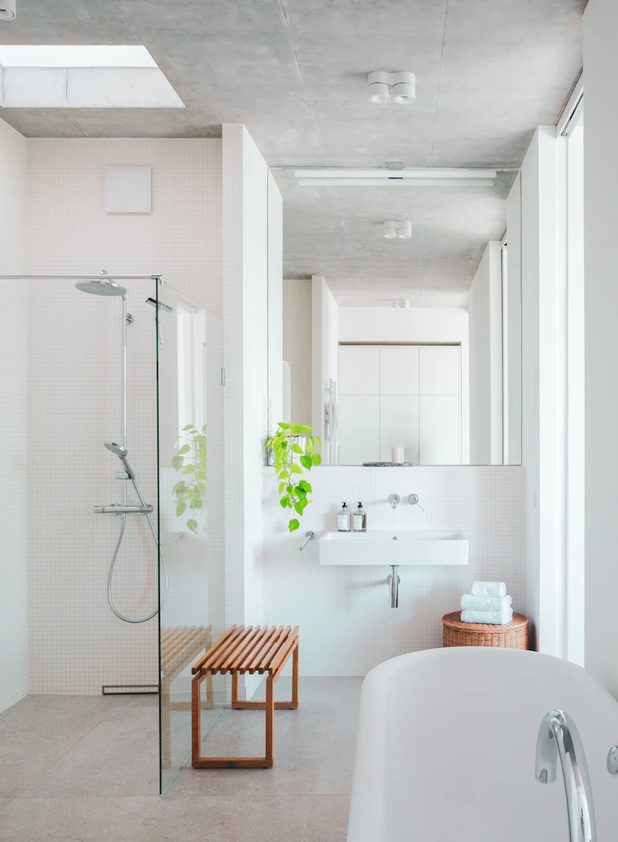 Spa-style bathroom with tub