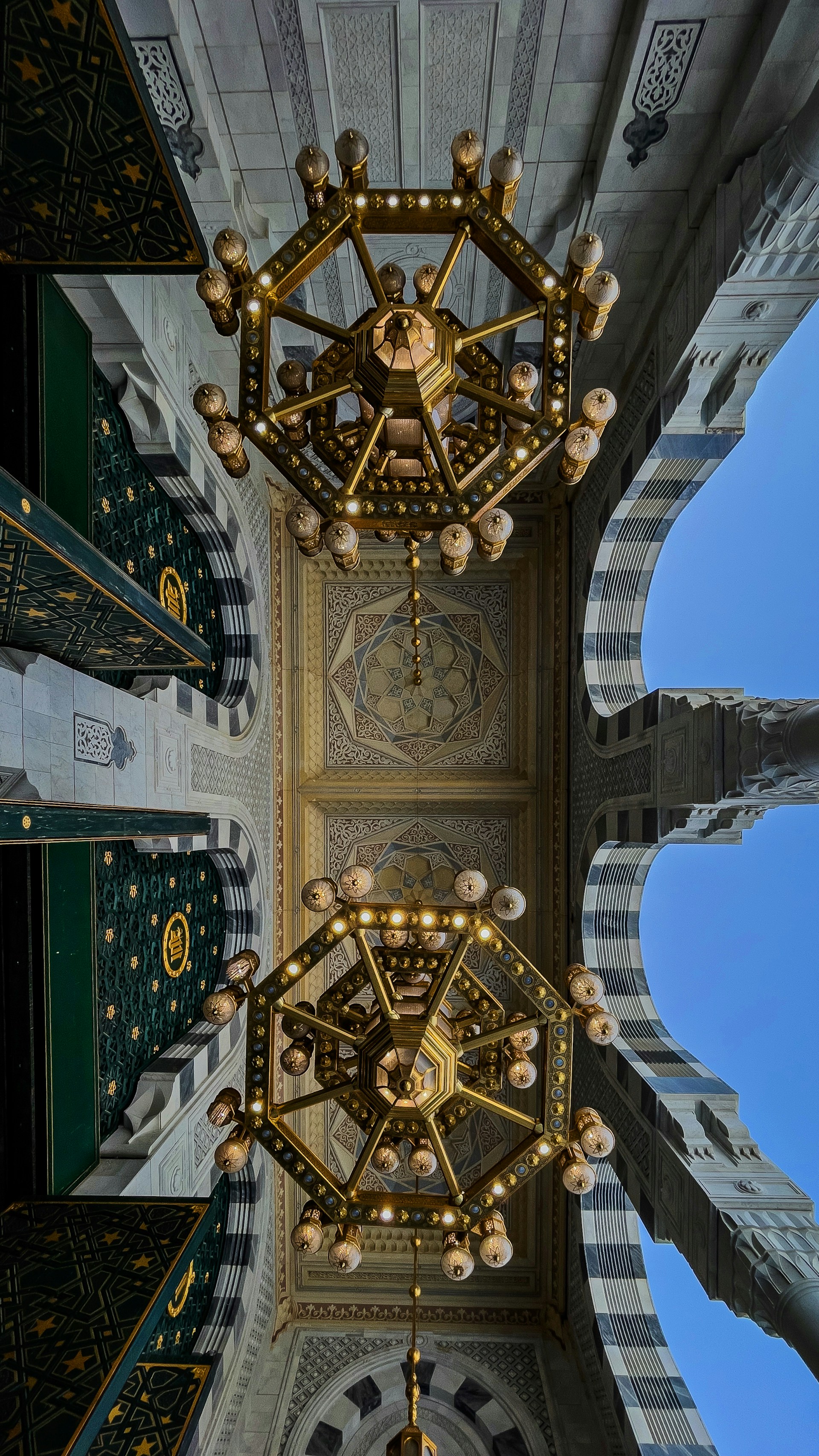 A view of the ceiling of a building
