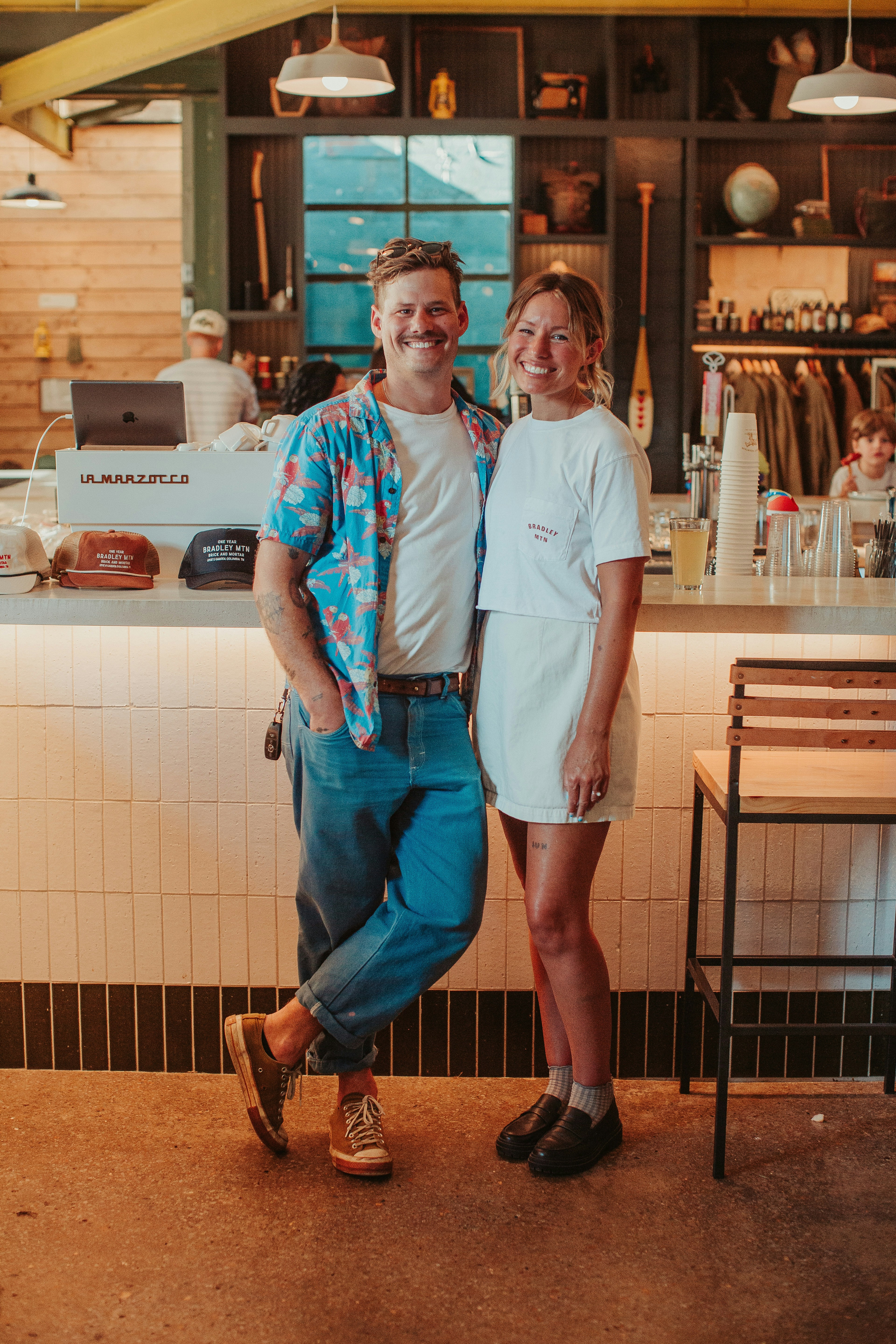 A man and a woman standing in front of a counter photo – Free Girl ...