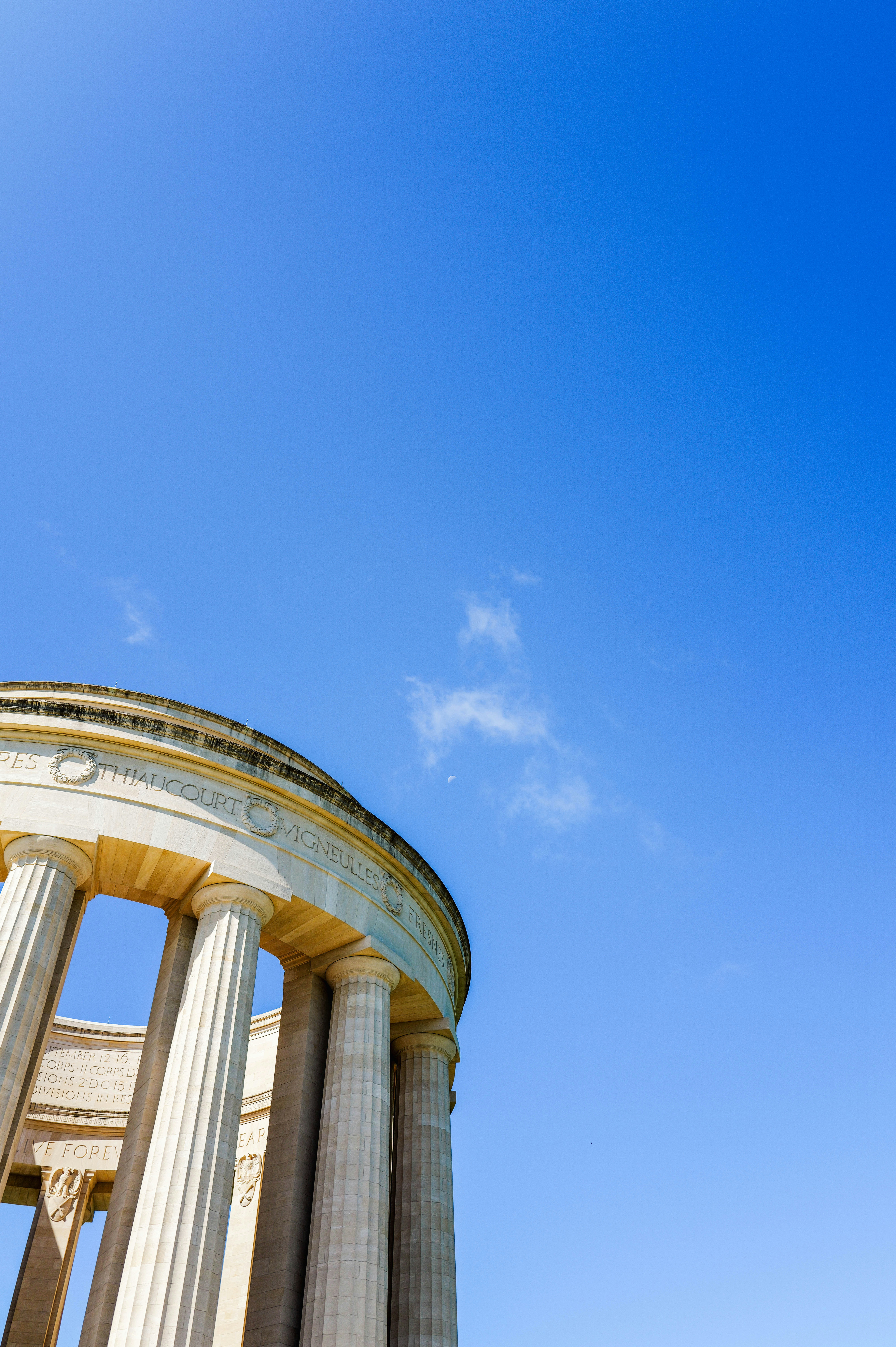 Photo by adrienolichon