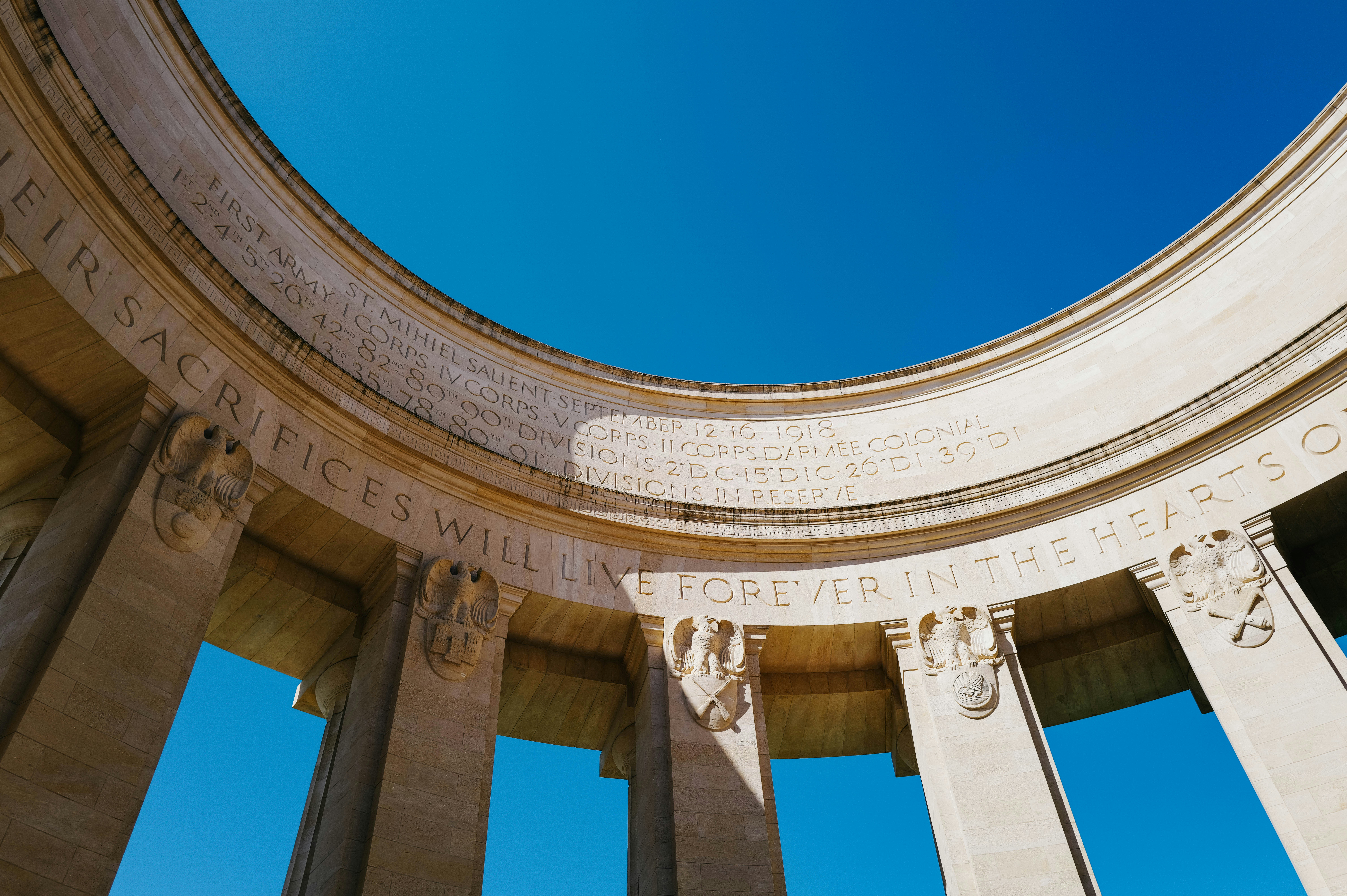 Photo by adrienolichon