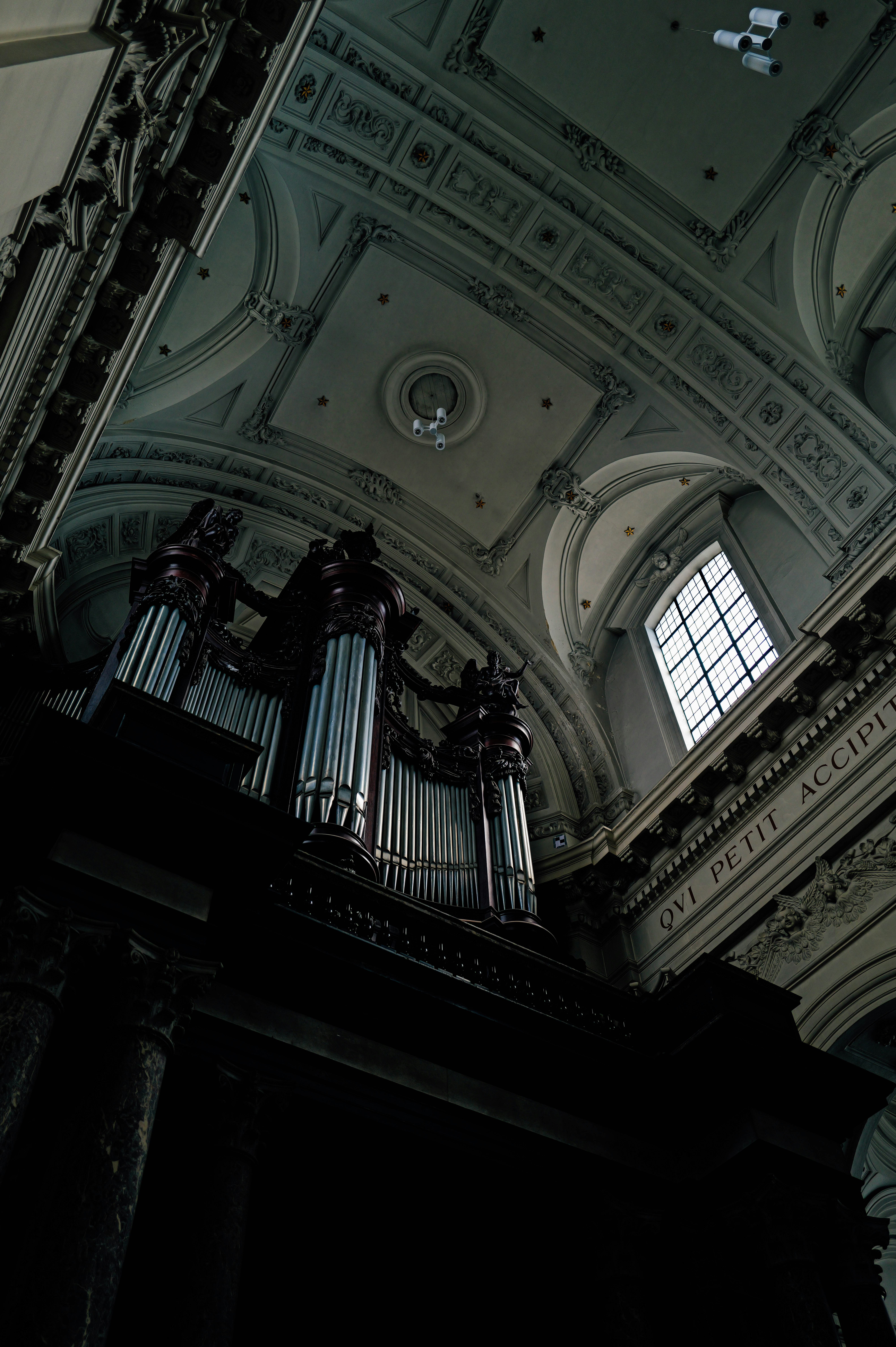 Photo by adrienolichon