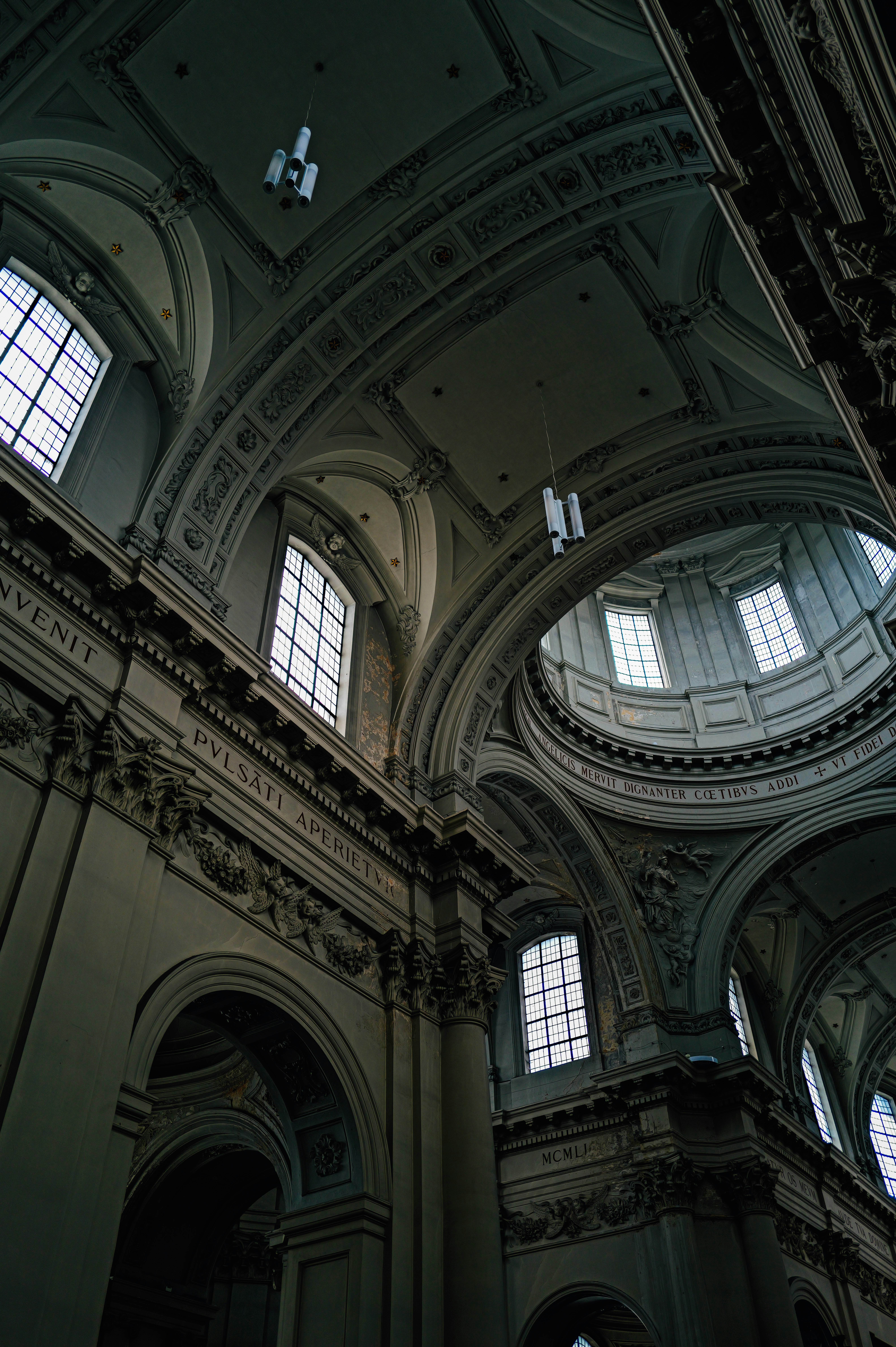 Photo by adrienolichon