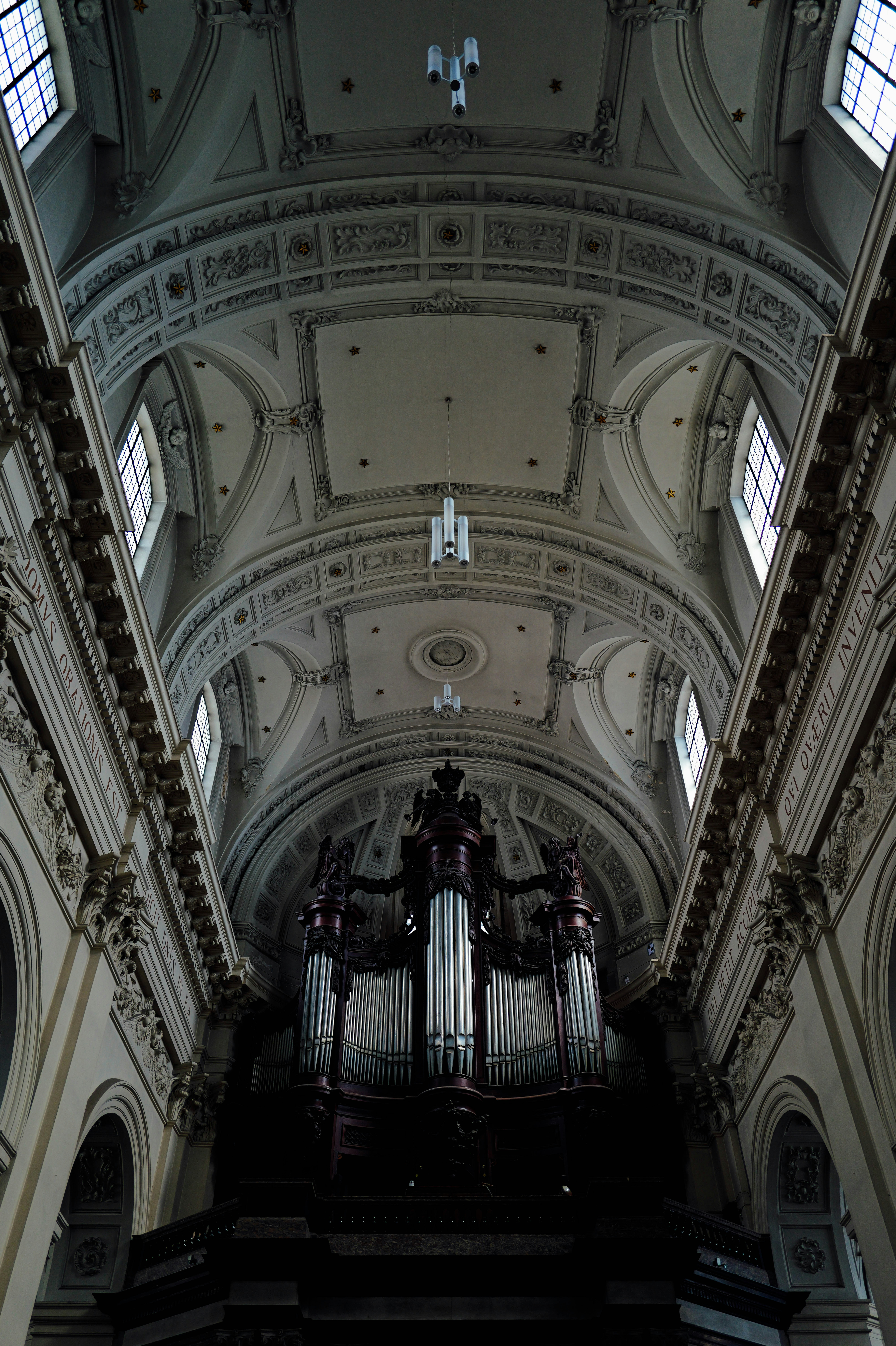 Photo by adrienolichon