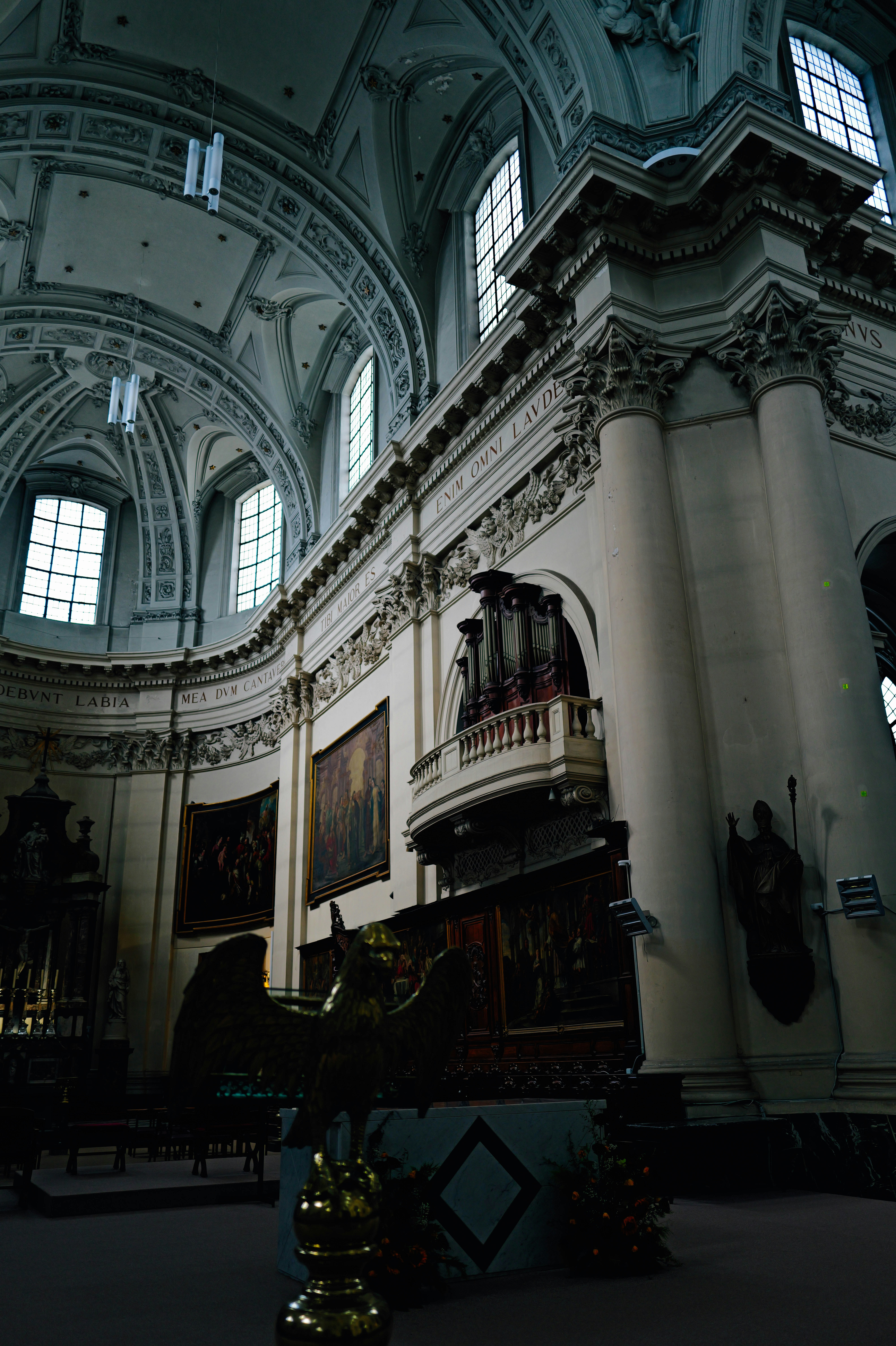 Photo by adrienolichon