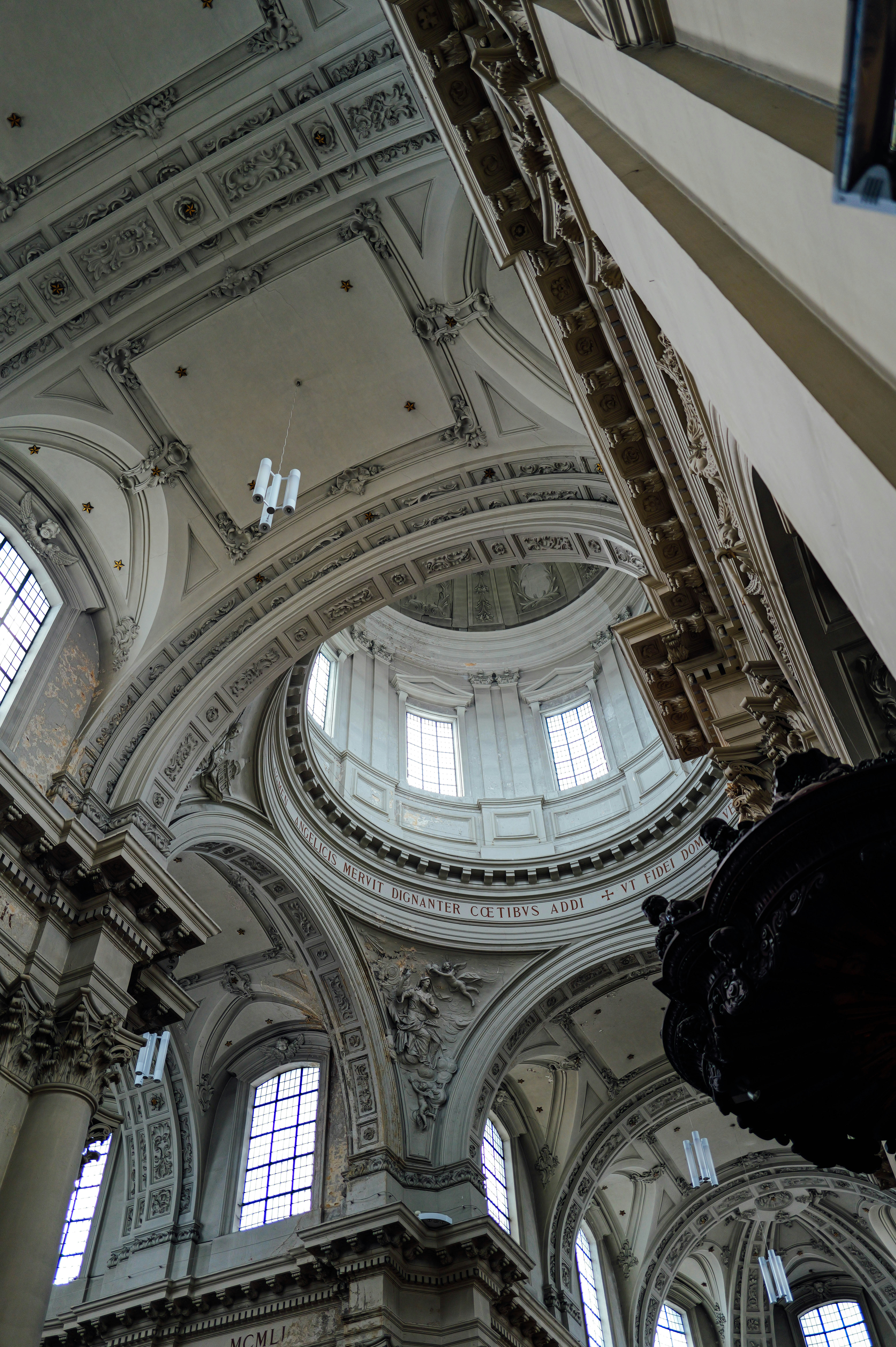 Photo by adrienolichon