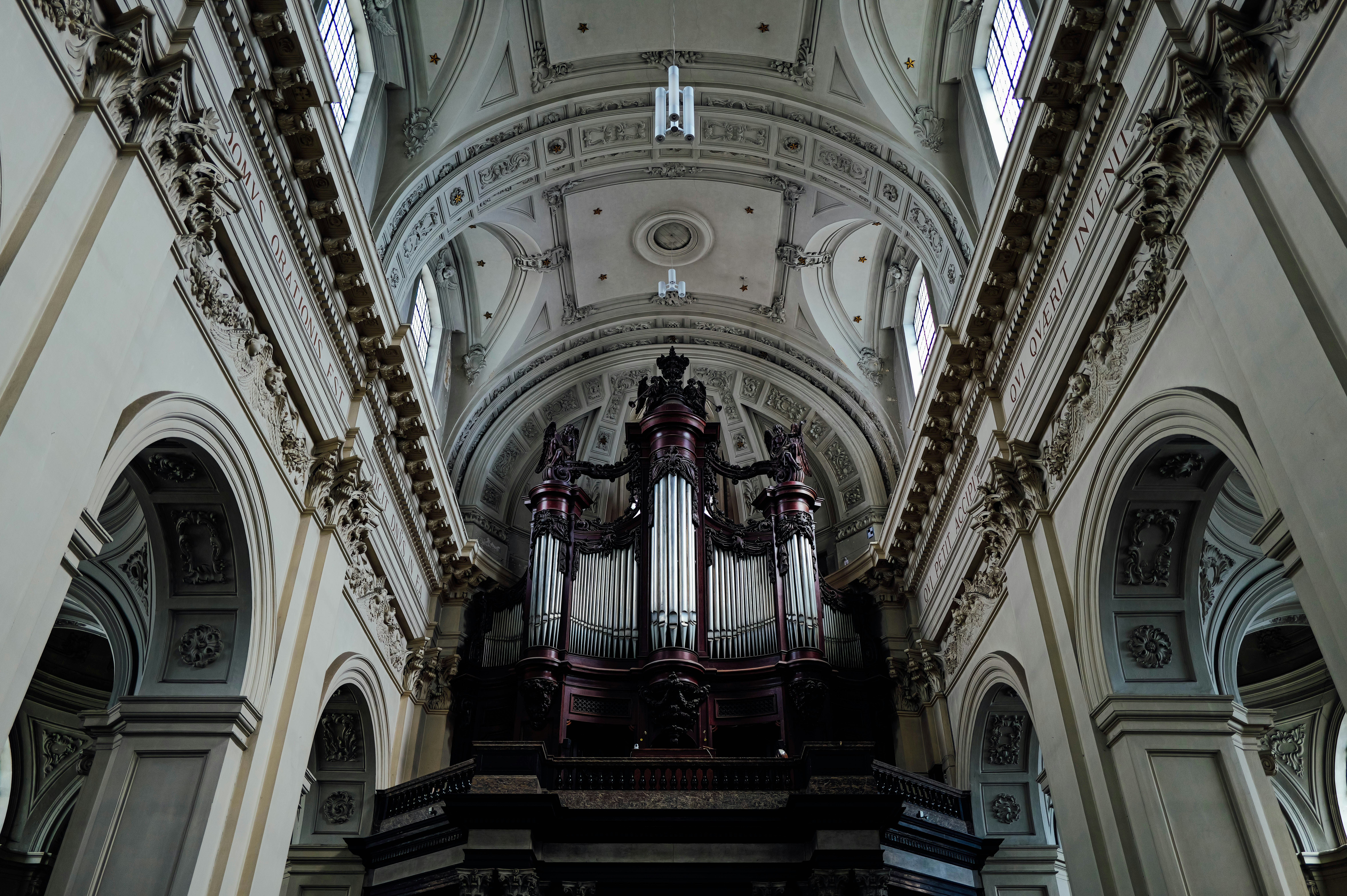 Photo by adrienolichon