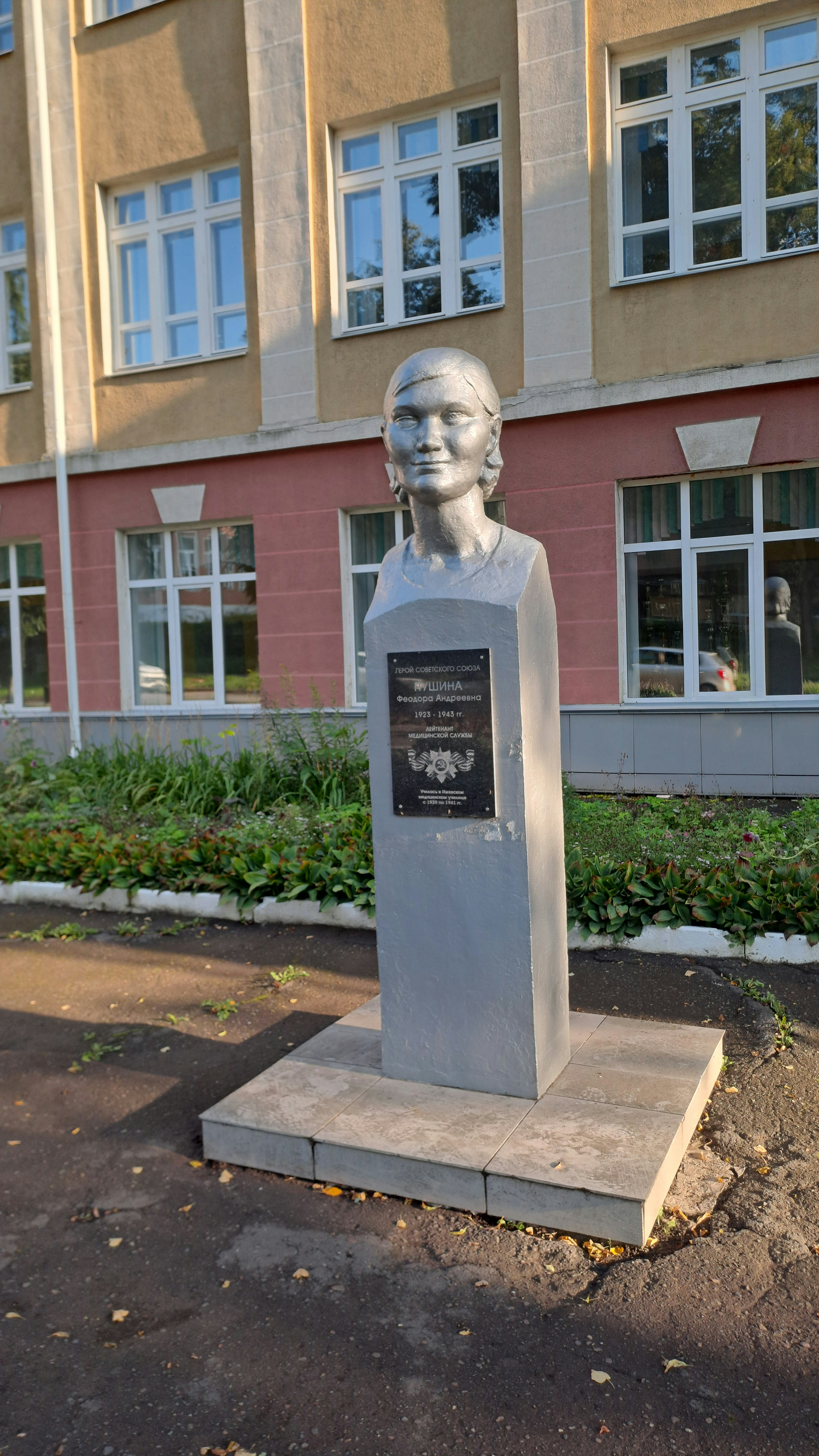 A statue of a man in front of a building