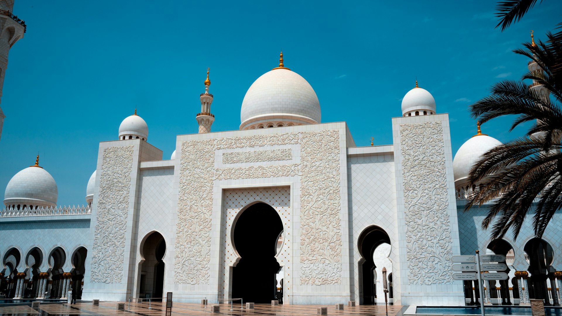 A large white building with a white dome