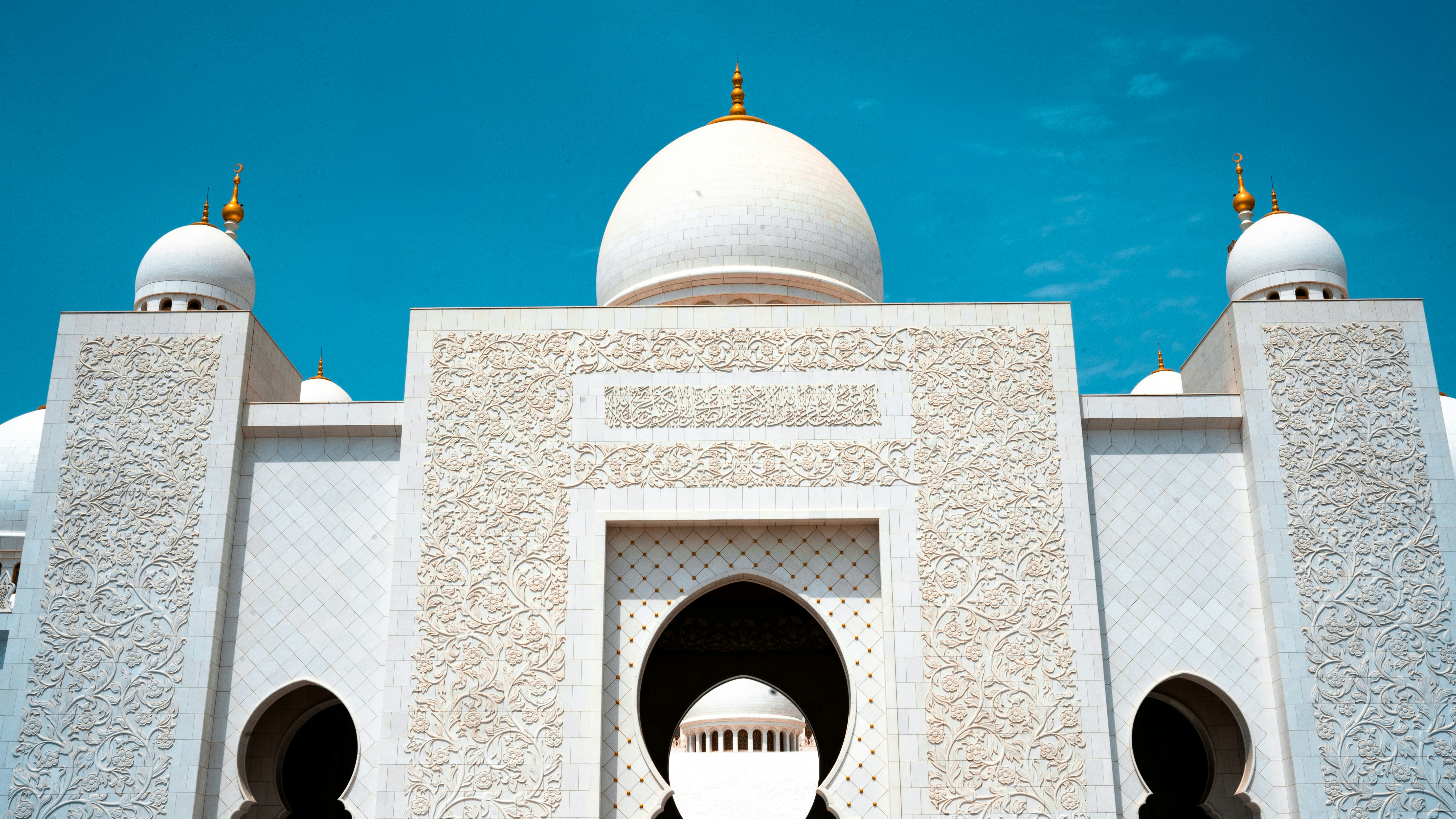 A large white building with a white dome