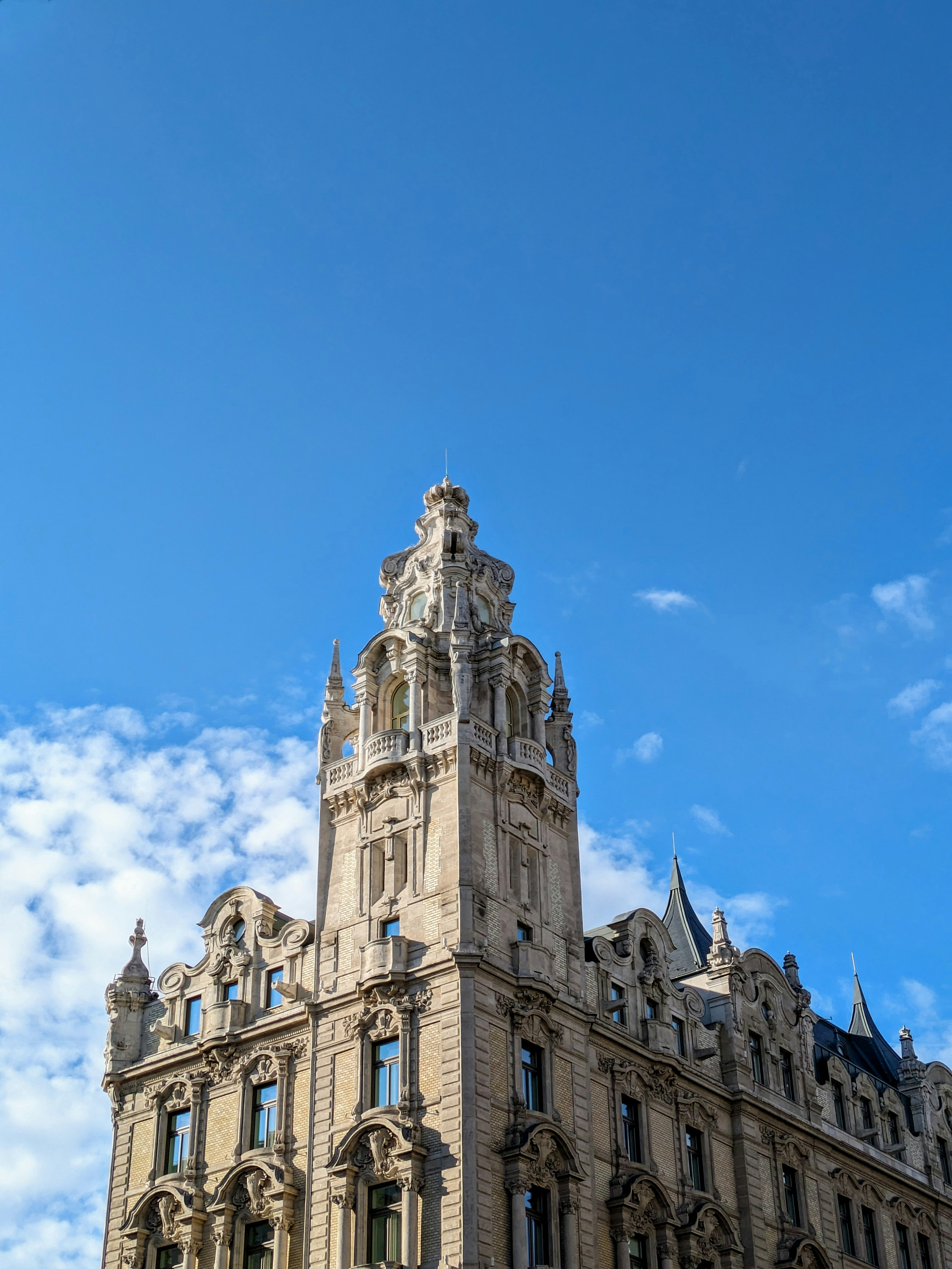 Photo by danieldiemer