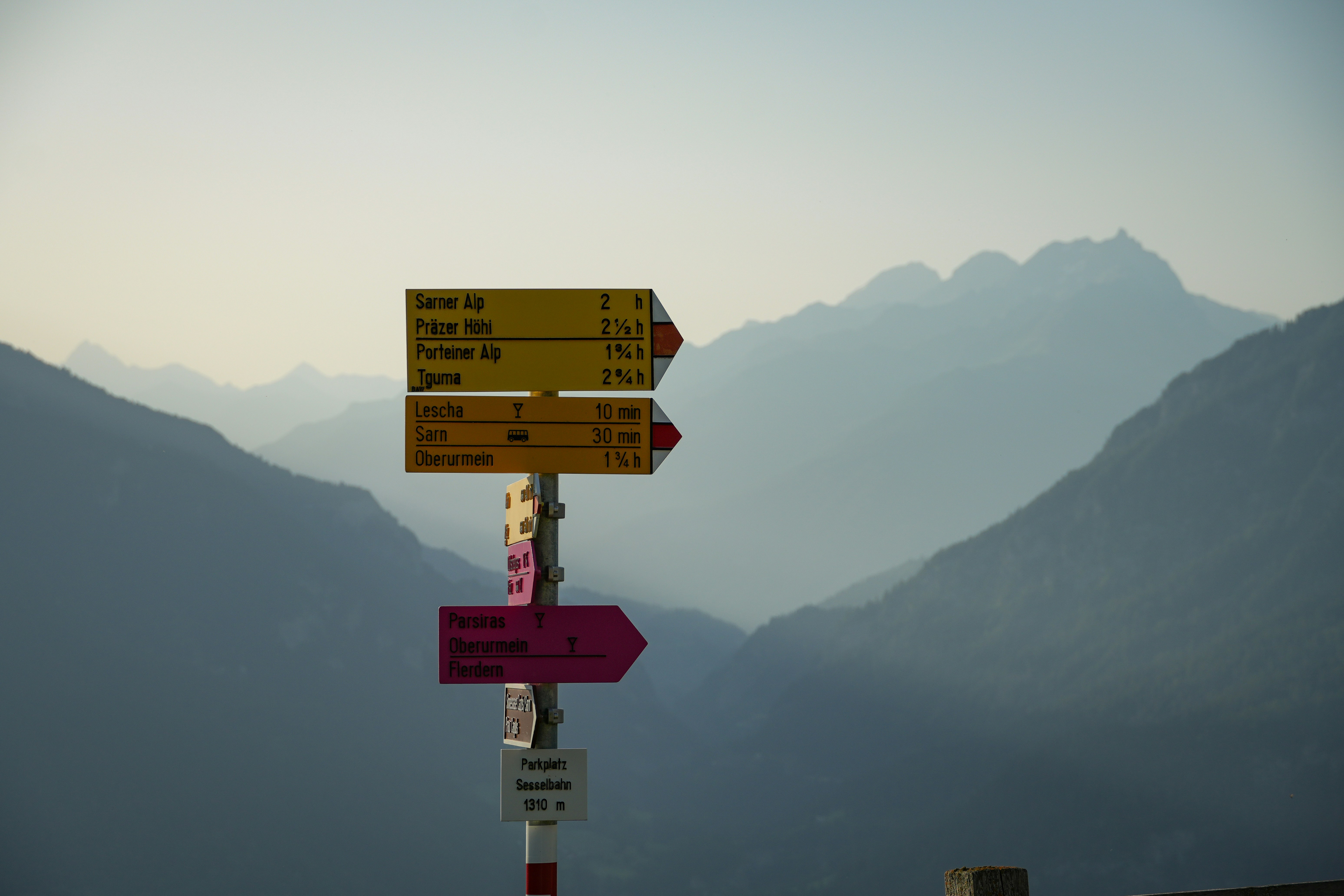 Photo by danieldiemer