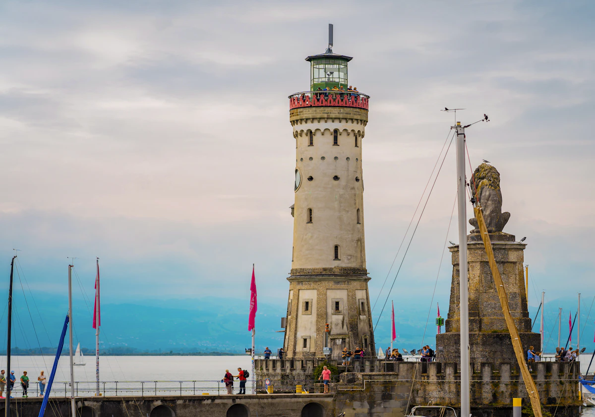 Leuchtturm an der Hafeneinfahrt von Lindau am Bodensee