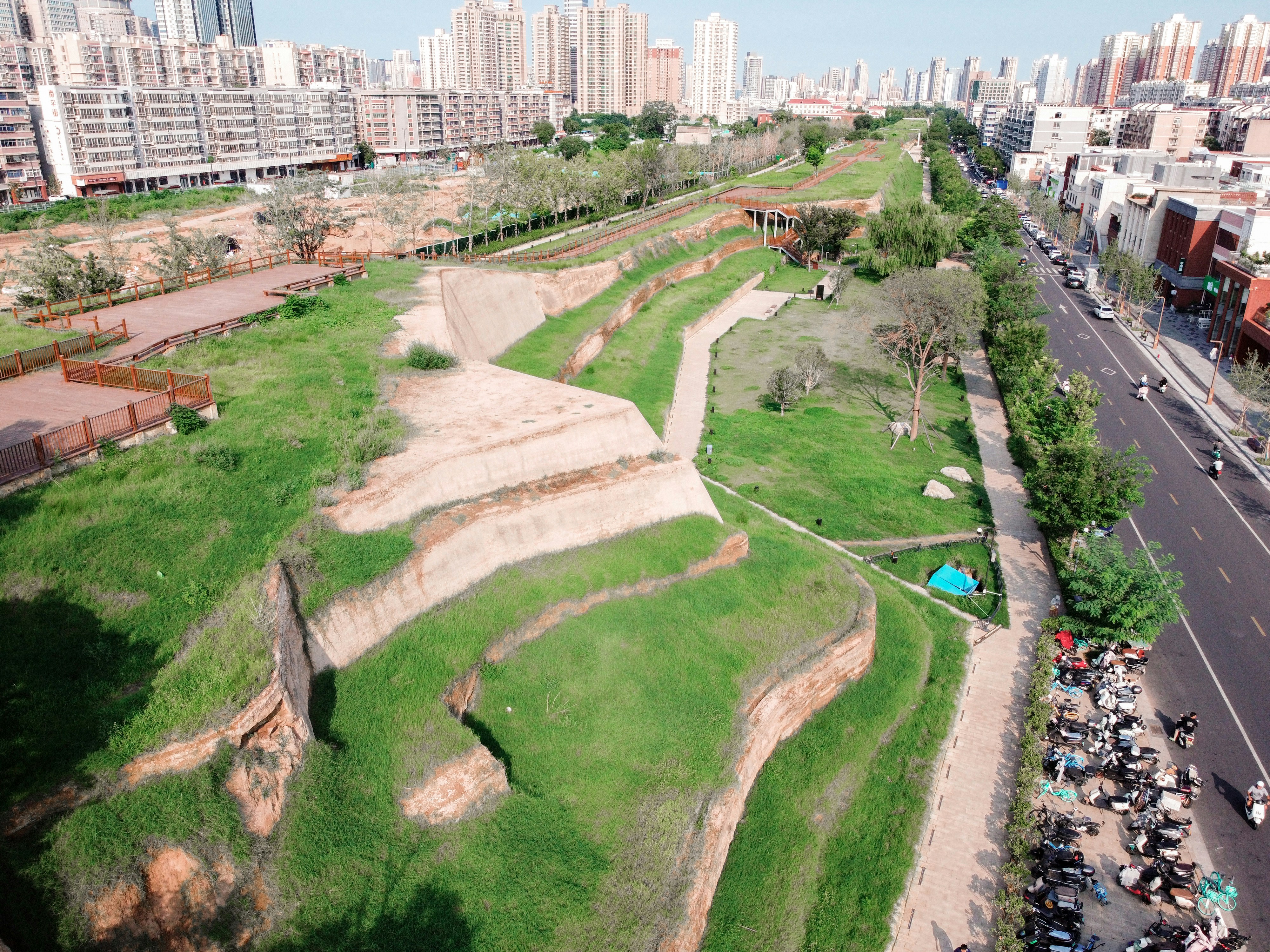 深圳市青鸟交通设施体育设施建设