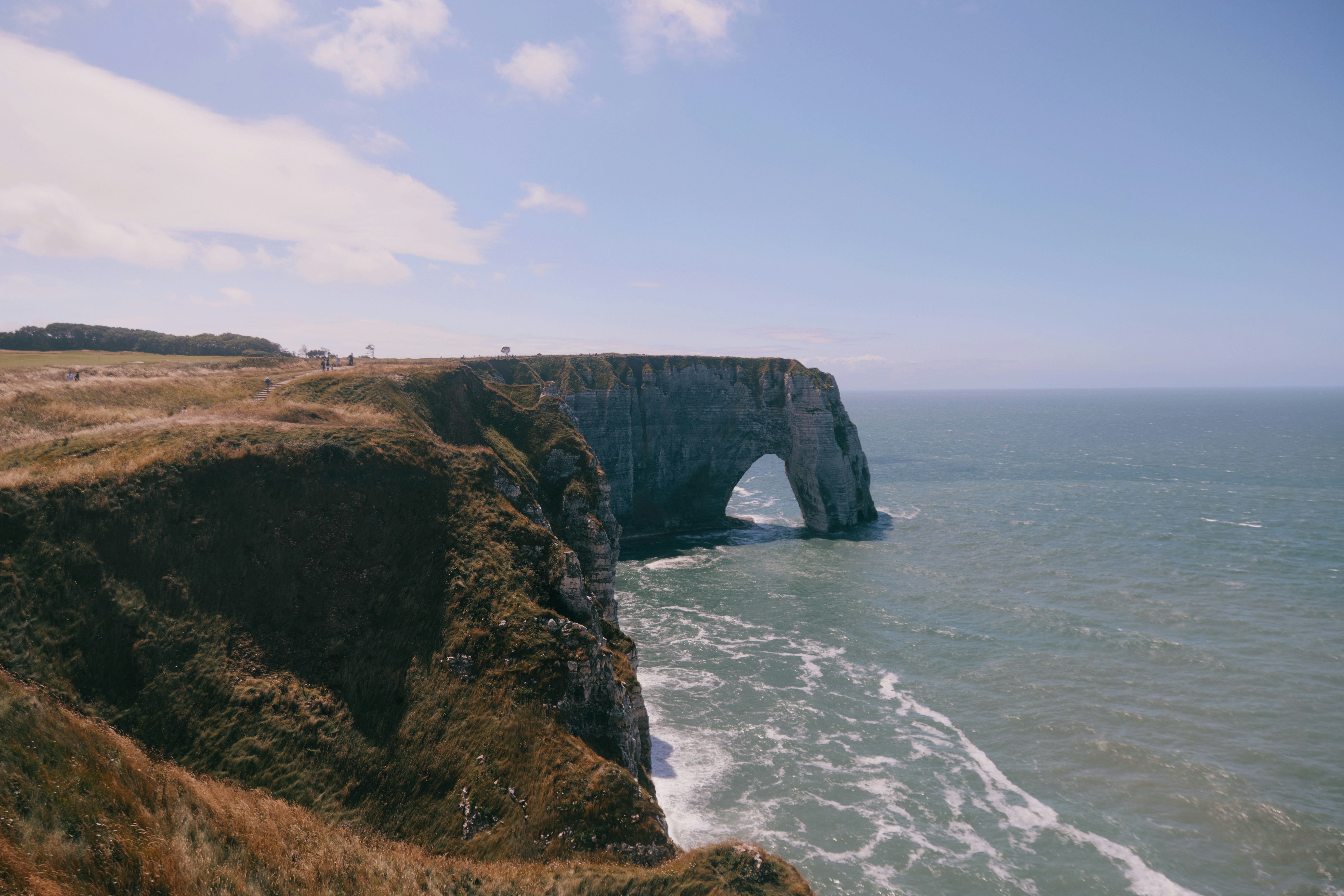 A view of the ocean from a cliff