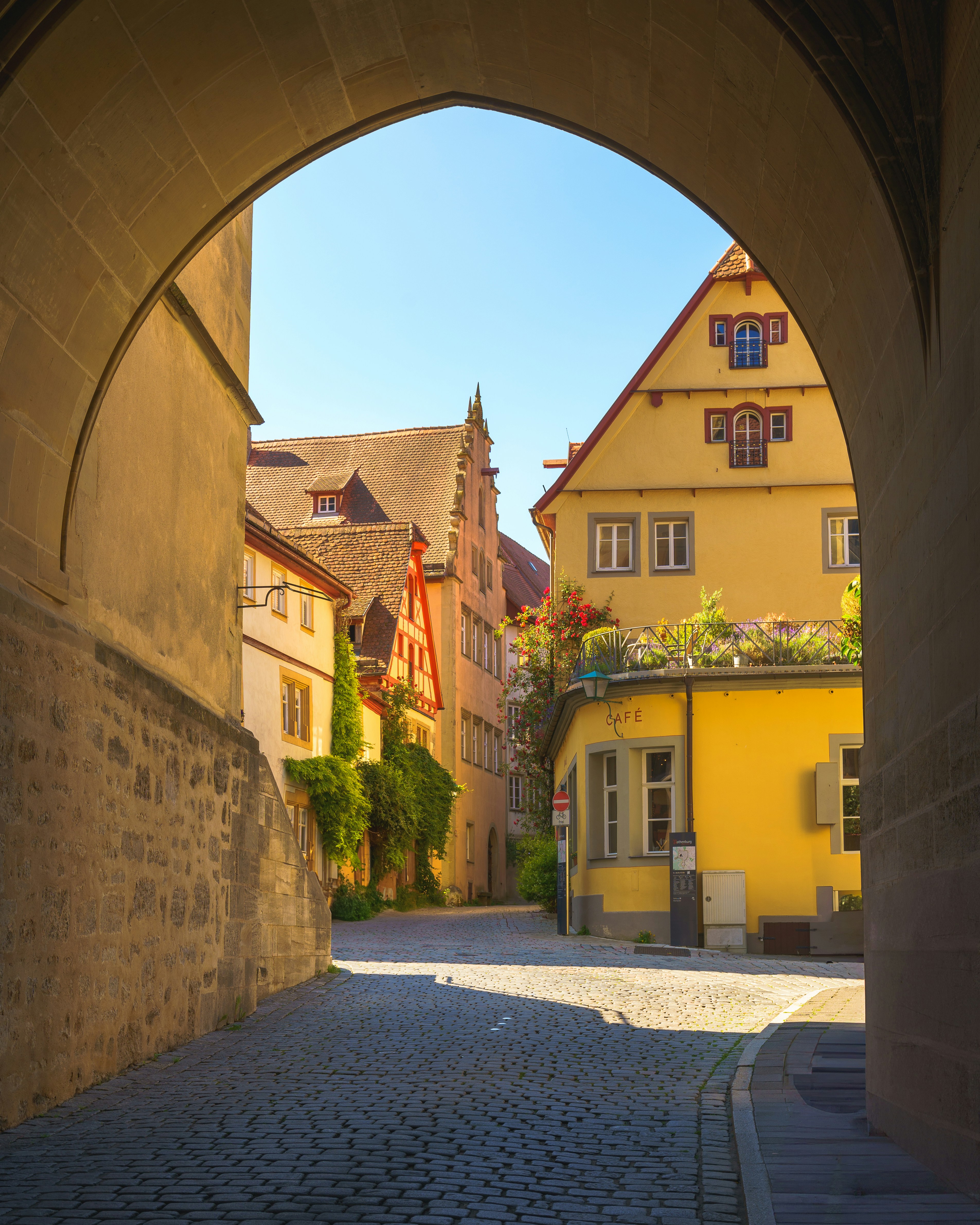 Scaling Real-Time Support and Retrieval-Augmented Workflows for Viral Apps — 2026 Playbook