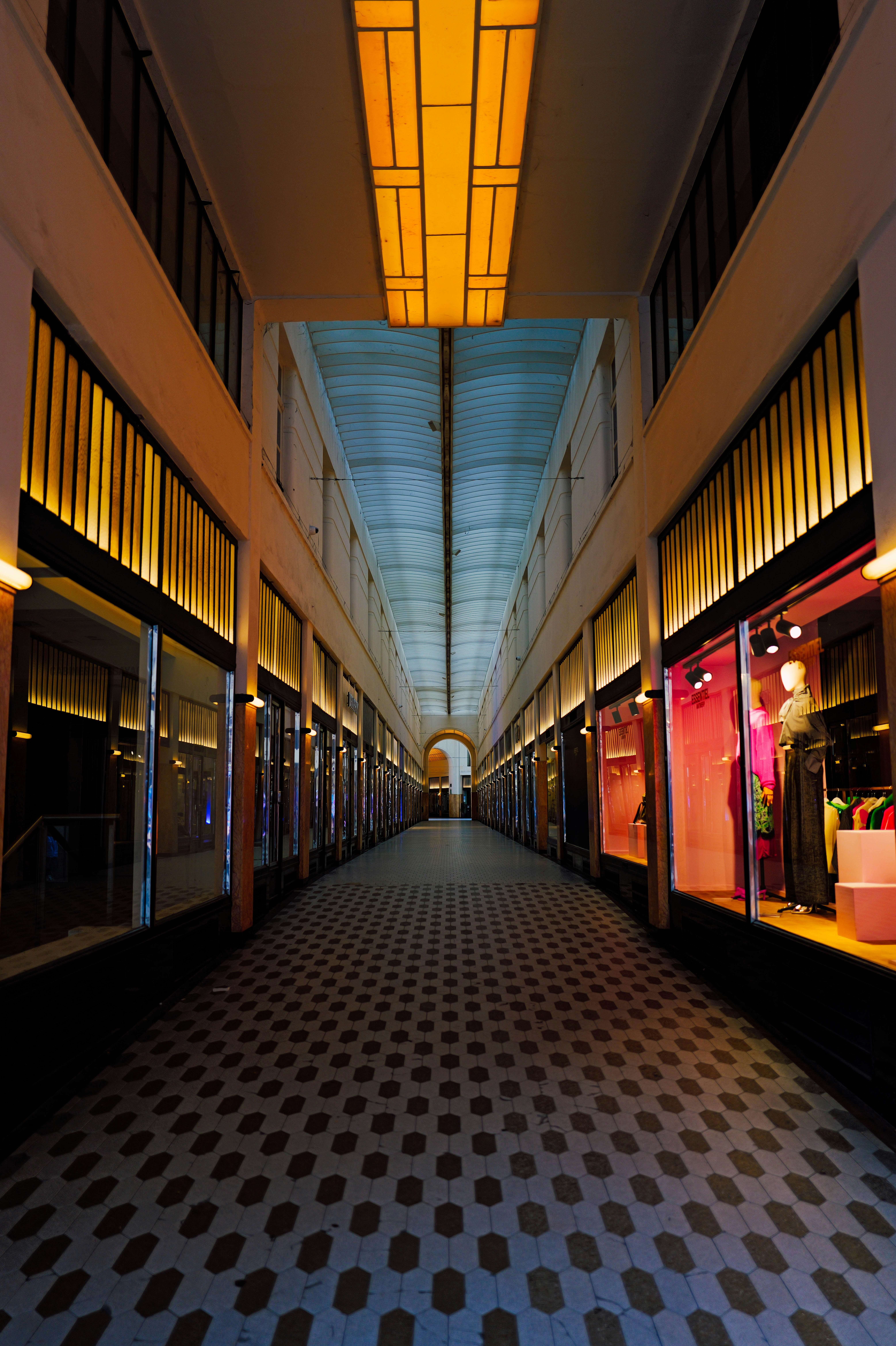 Photo by adrienolichon