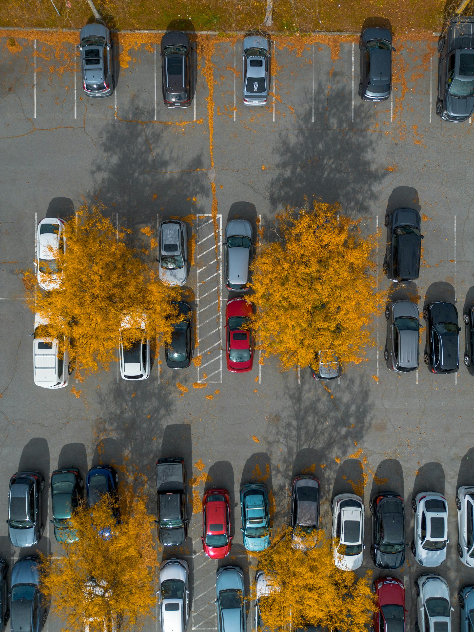 A parking lot filled with lots of parked cars
