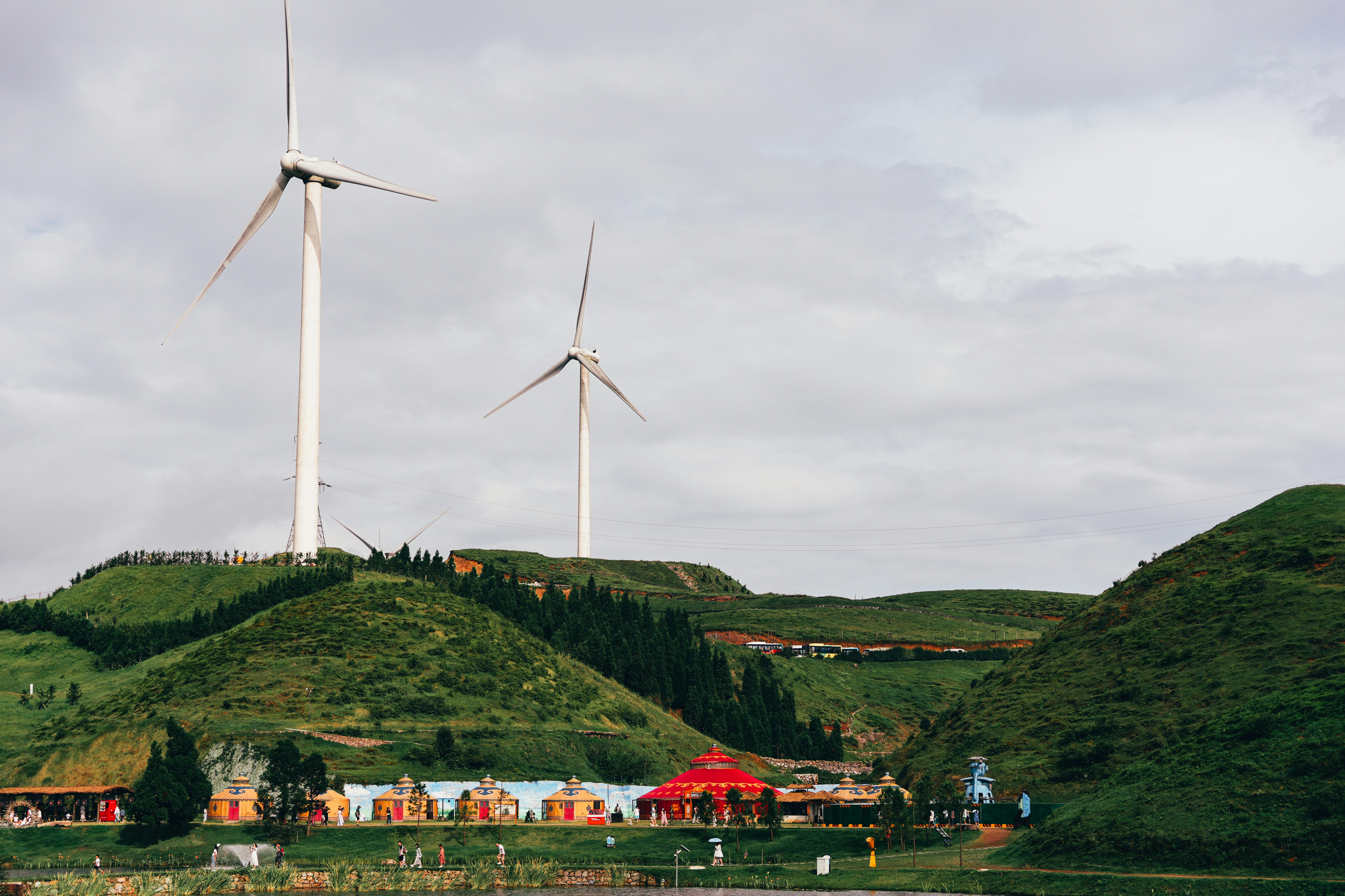 China proyecta ampliar la cooperación en energías renovables con Ecuador