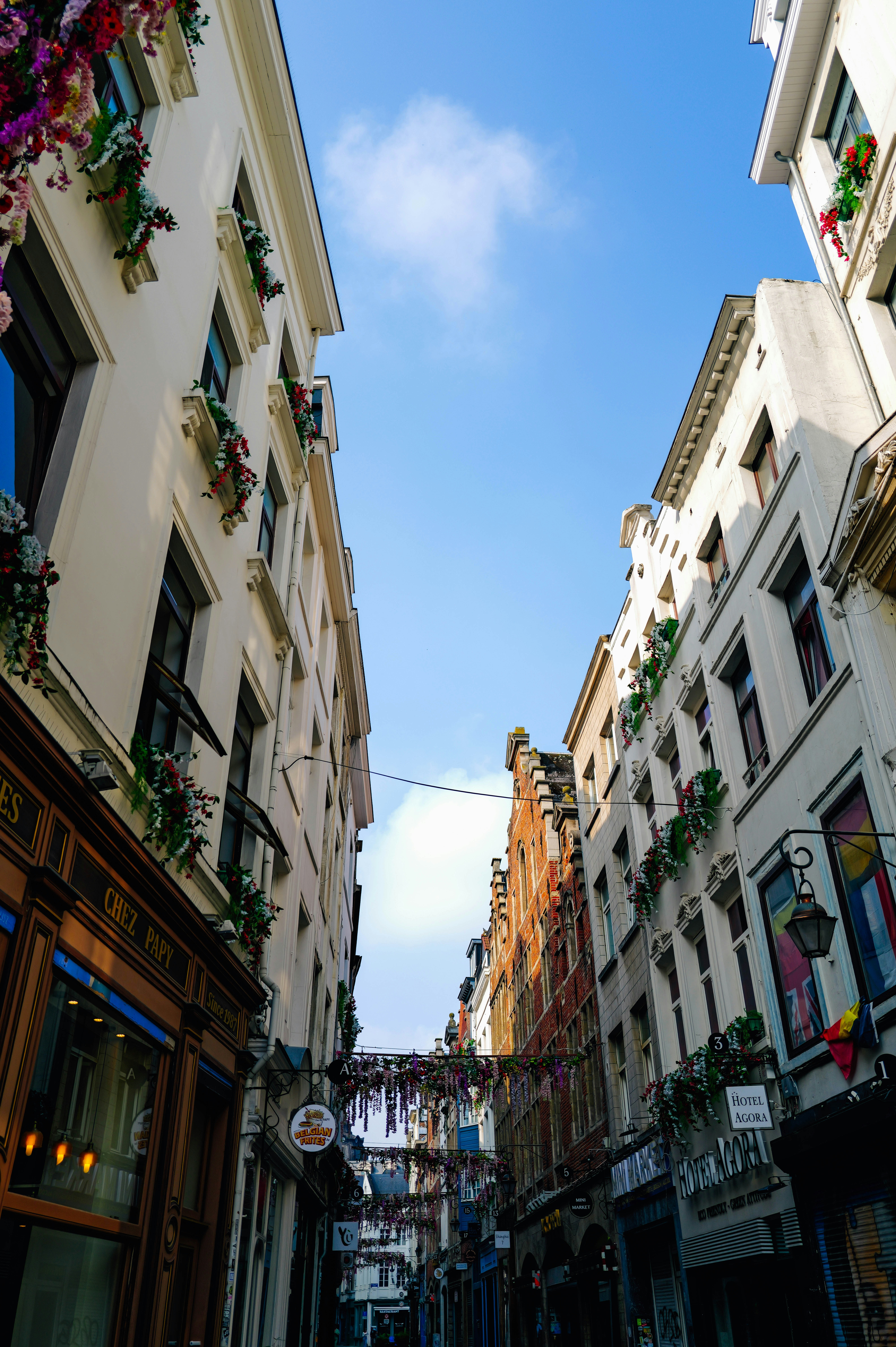 Photo by adrienolichon