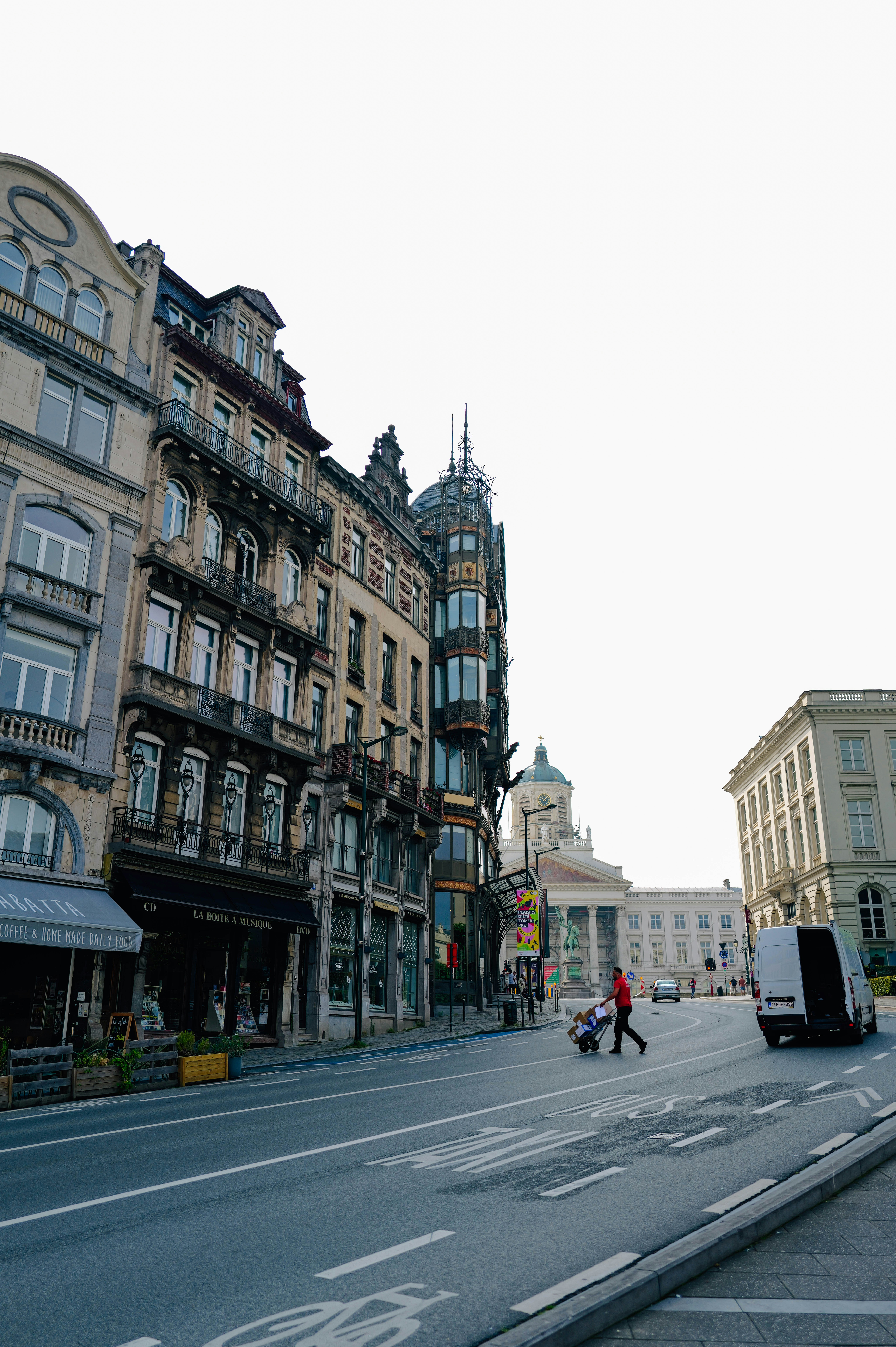 Photo by adrienolichon