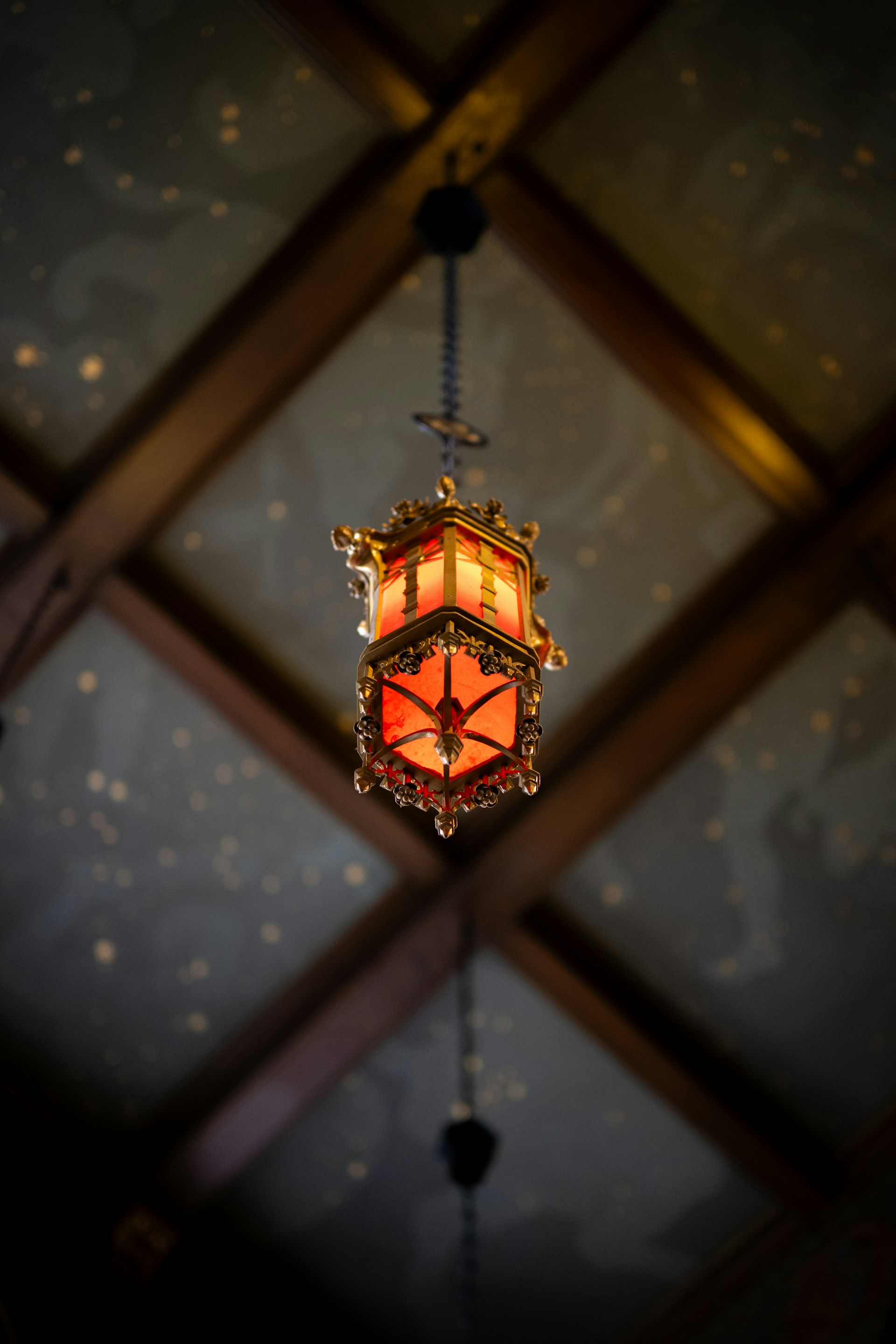 A red light hanging from a ceiling in a room