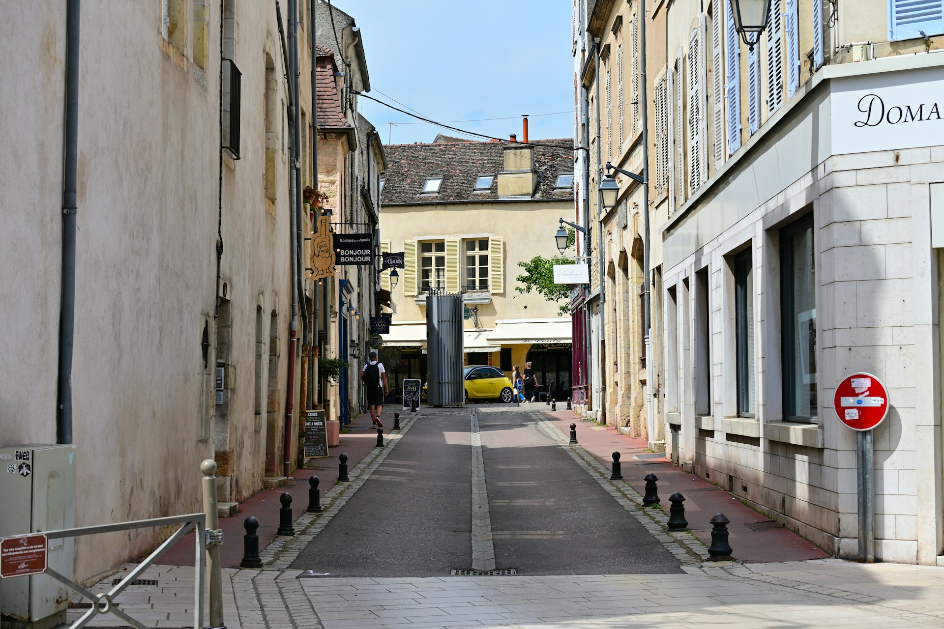 A narrow street with buildings on both sides