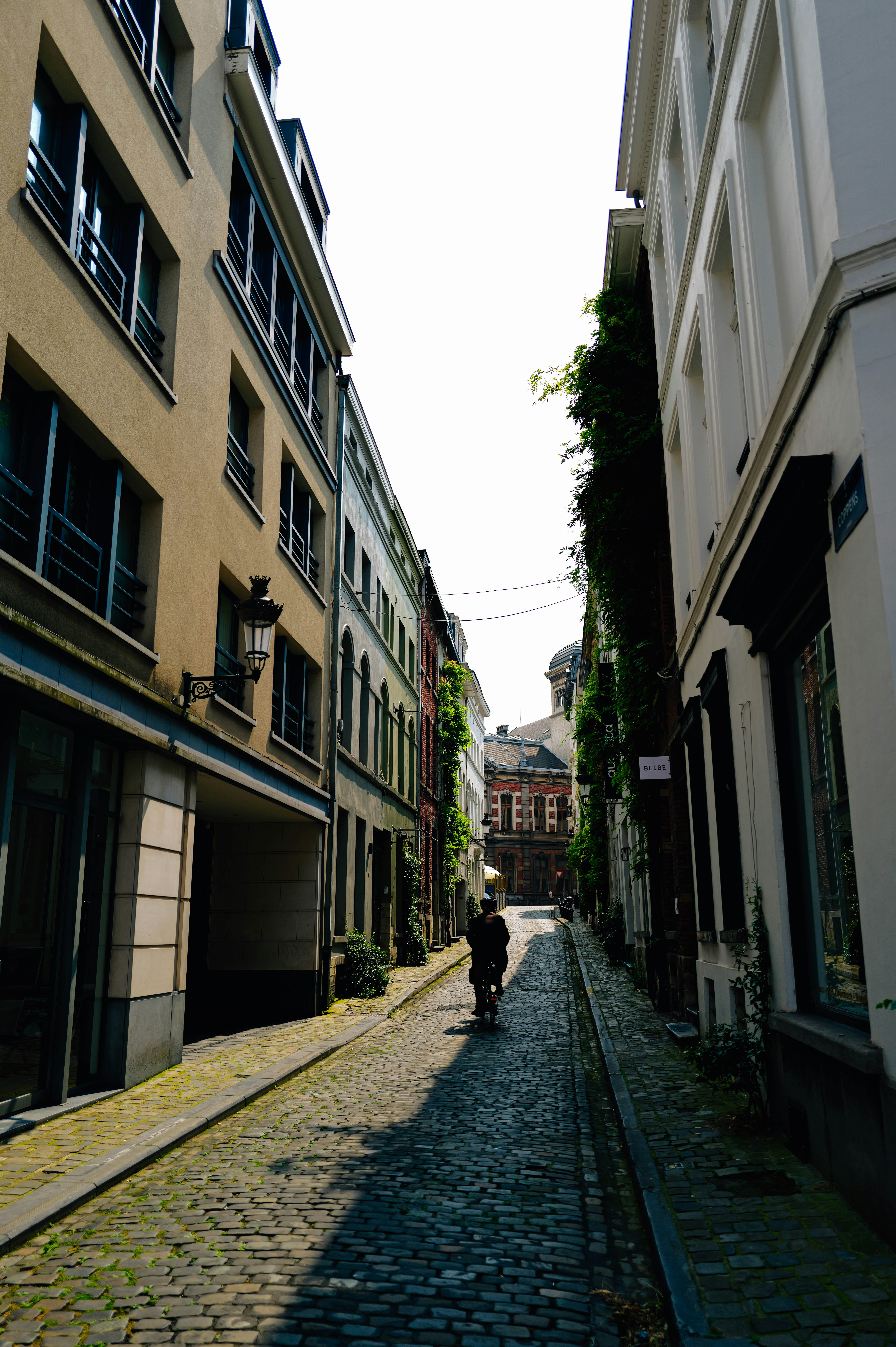 Photo by adrienolichon