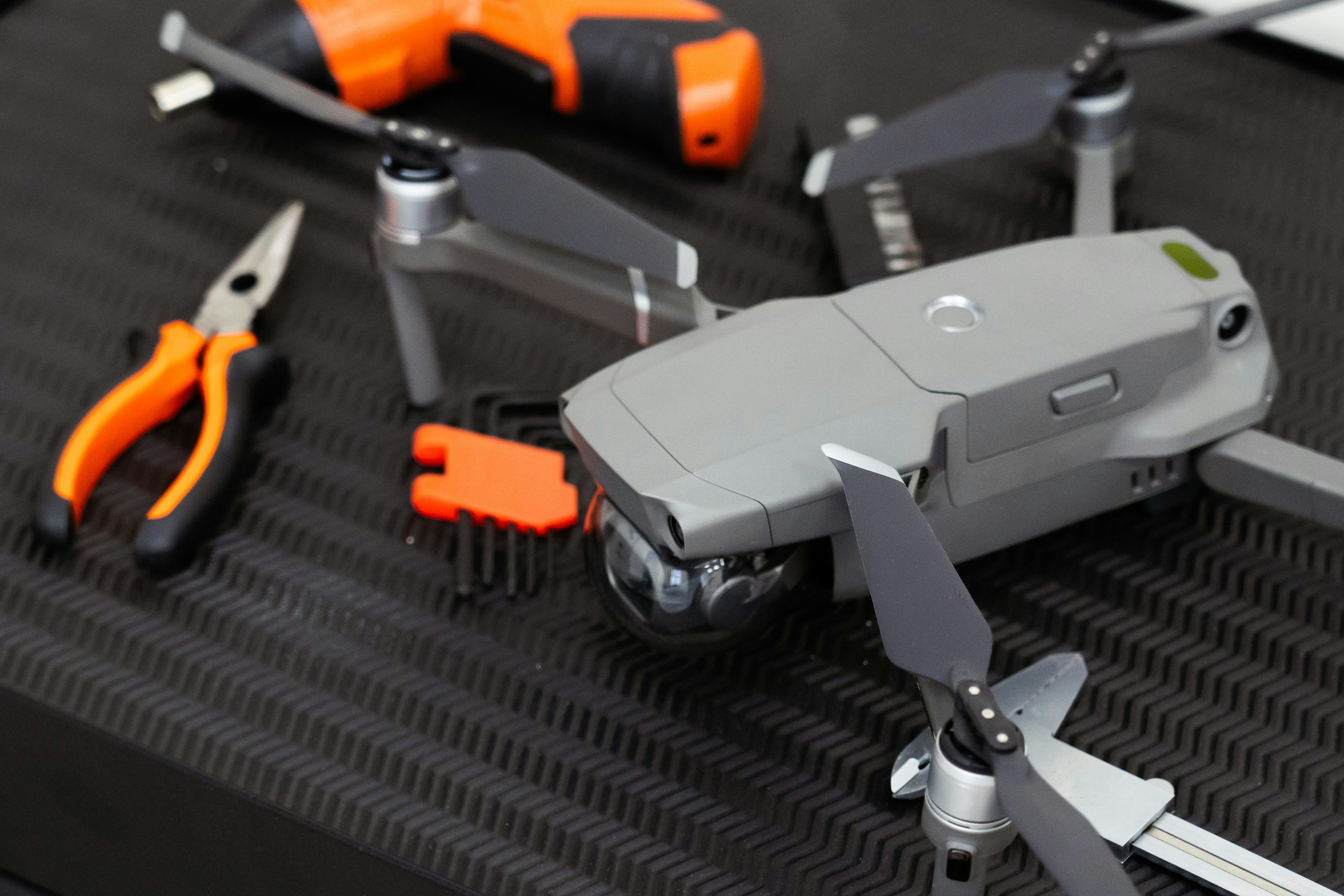 テーブル上のリモコンのクローズアップ